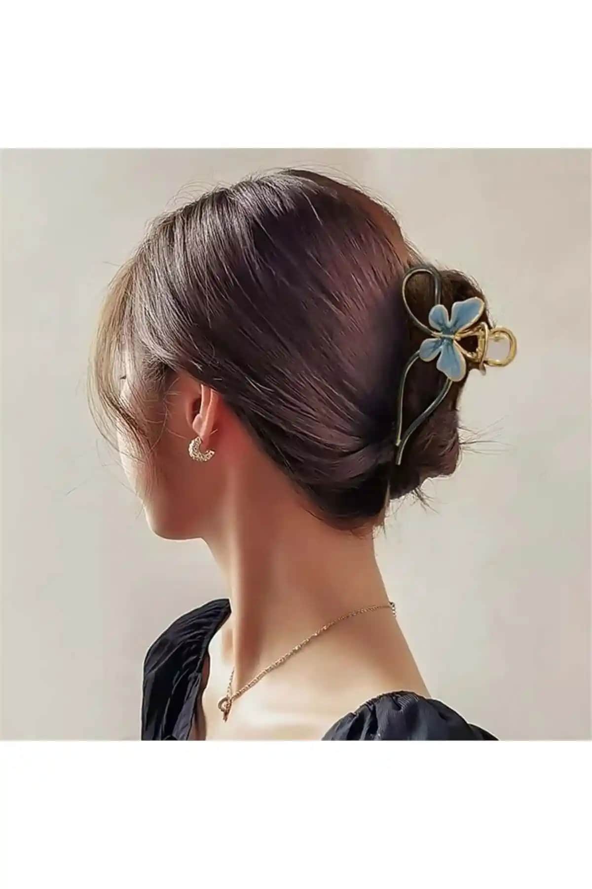 Kadın Aksesuarları Karşılaştırması: Kelebek Detaylı Metal Mandal Toka ve Siyah Lüx Taç