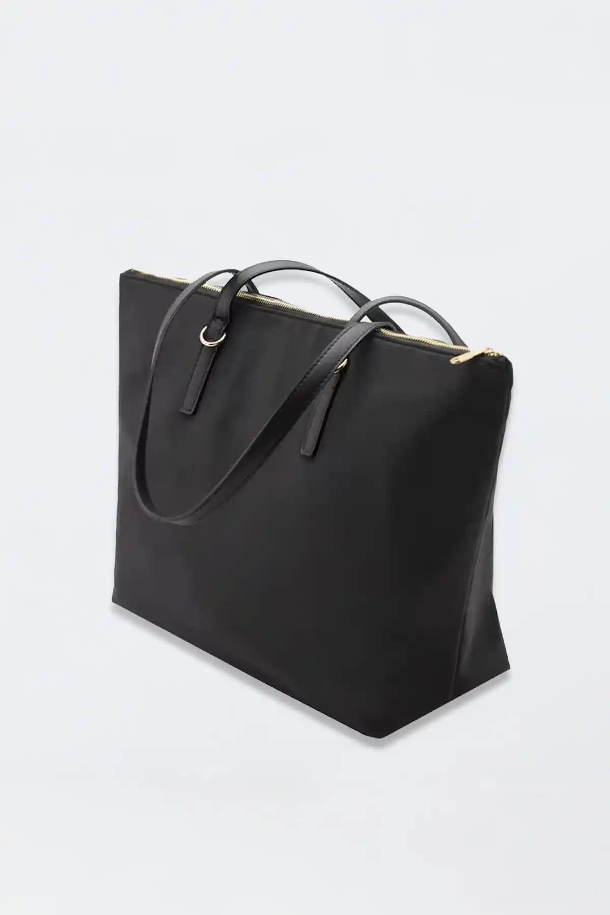 Kadın Çanta Karşılaştırması: Su Geçirmez Shopper ve Kahverengi Omuz Çantası İncelemesi