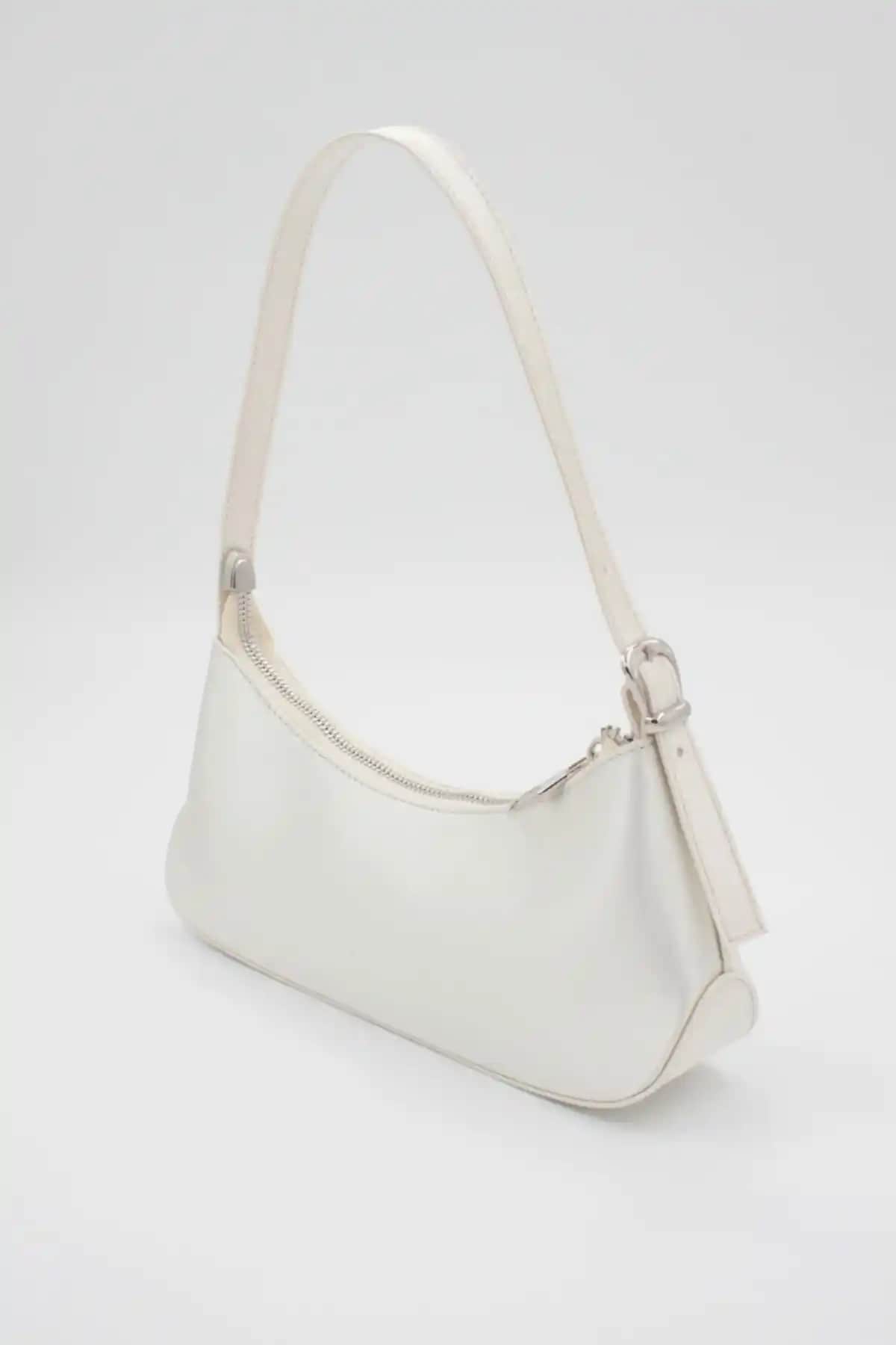 Kadın Çantaları Karşılaştırması: Saten ve Hologram Suni Deri Modelleri