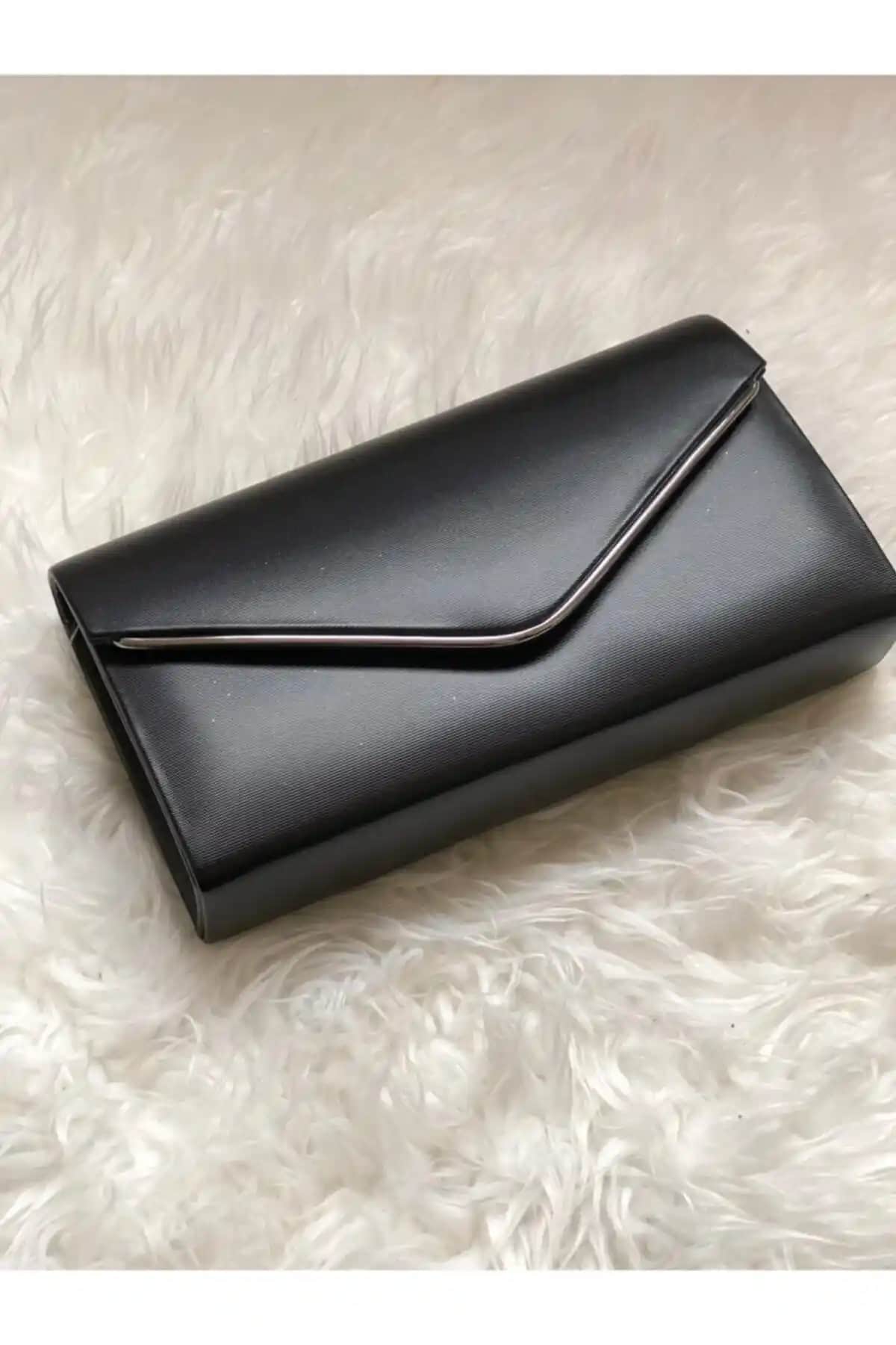 Kadın Çantası Karşılaştırması: Armise Gold ve Moom Bag Modellerinin Özellikleri ve Farkları