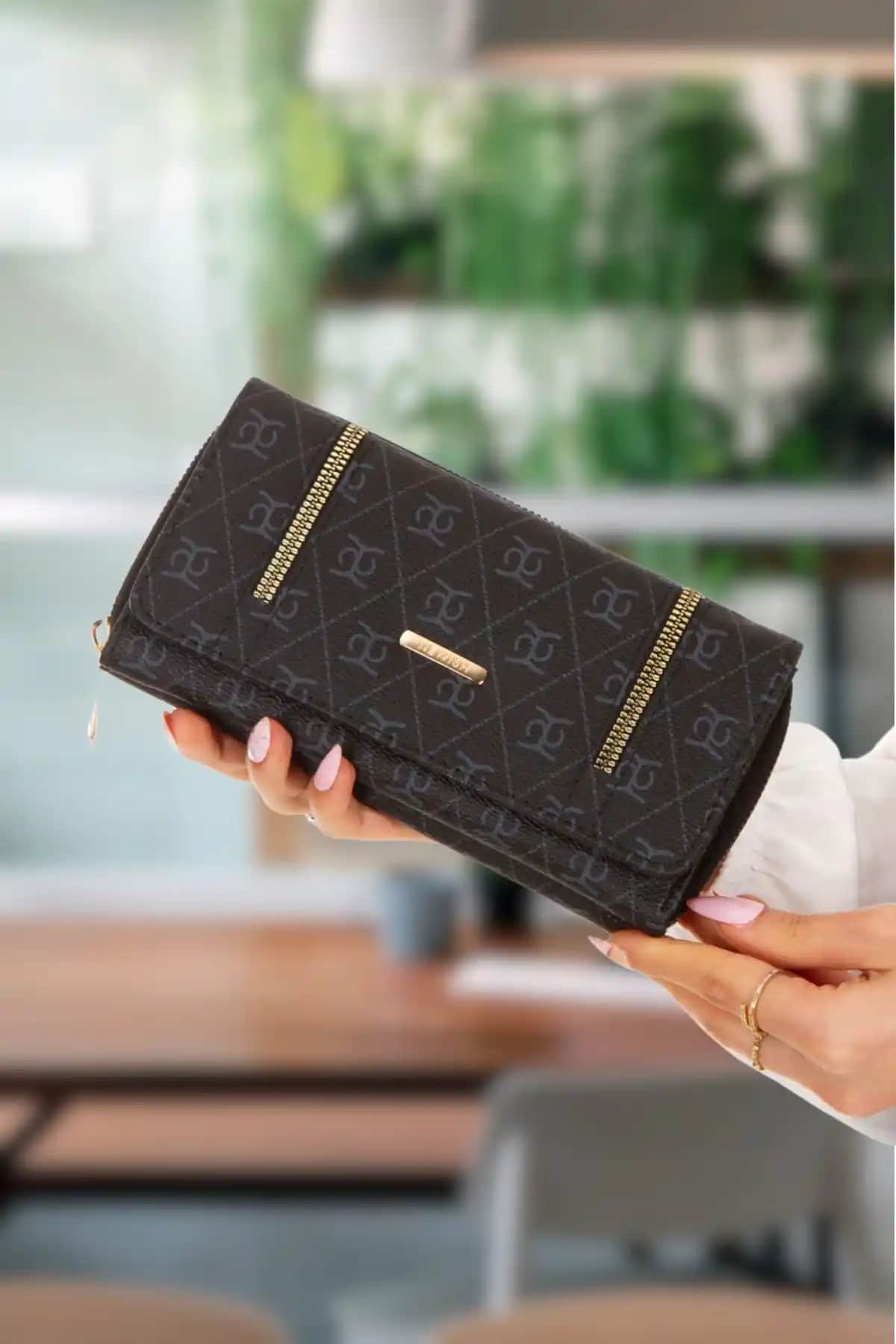 Kadın Cüzdanları Karşılaştırması: Adelina Bags ve Frank Martin Lion Ürünleri