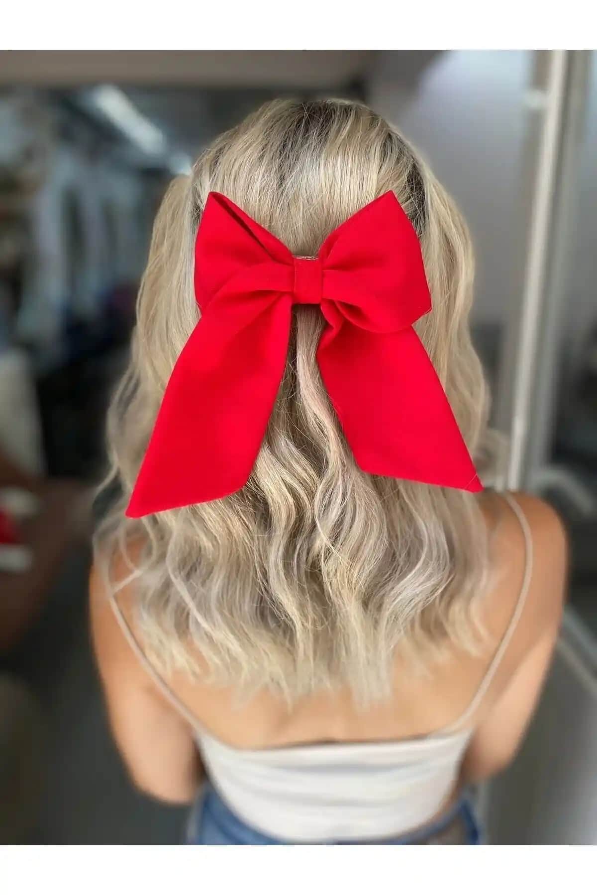 Kadın Fiyonk Tokaları Karşılaştırması: Kırmızı ve Beyaz Modellerin Özellikleri