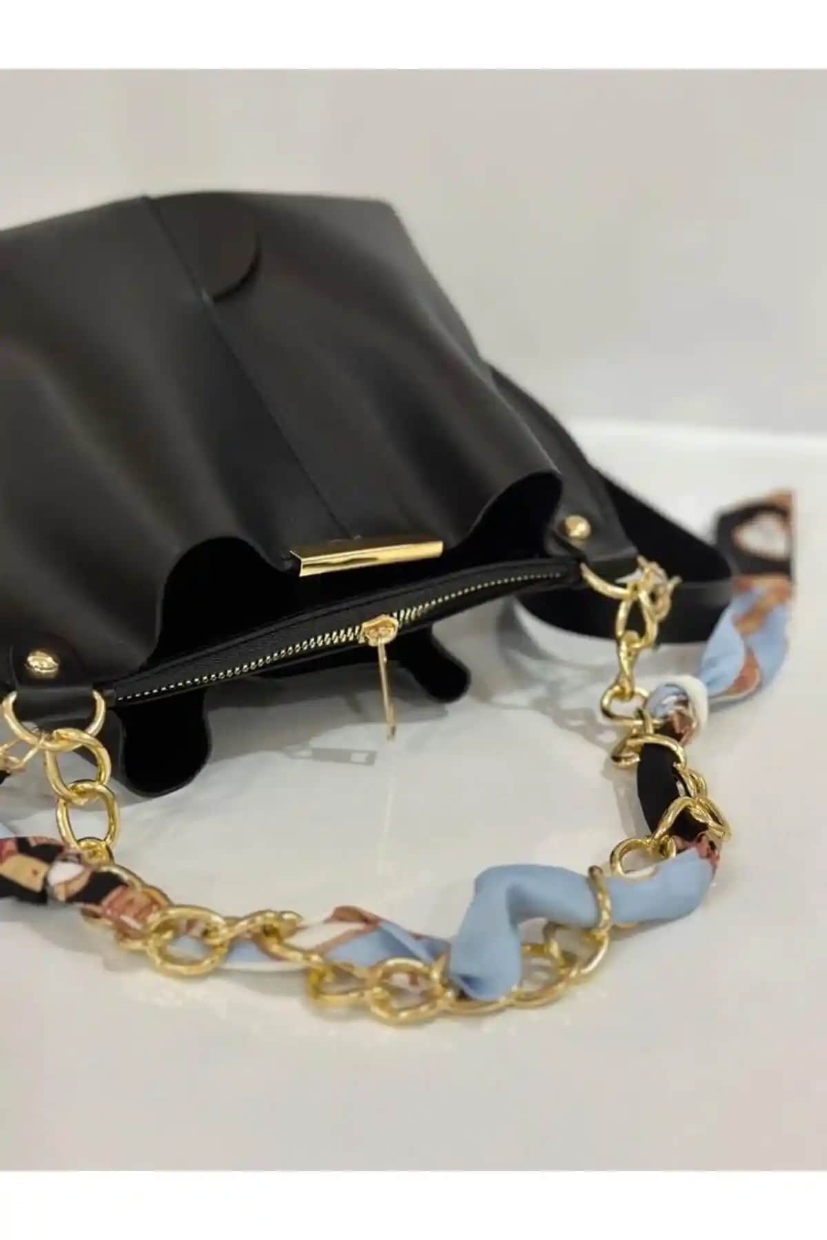 Kadın Fularlı Zincir Aksesuarı Çantalar Karşılaştırması: Günlük Kullanım İçin En İyi Seçenekler