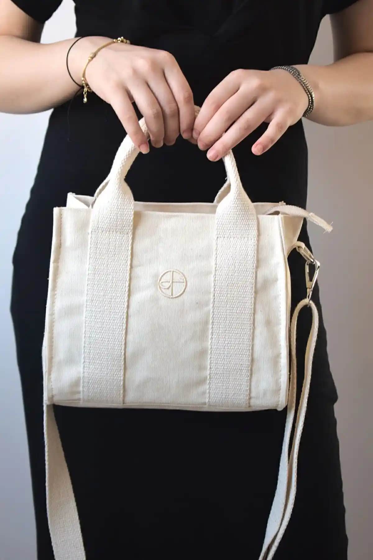 Kadın Kanvas Çantaları Karşılaştırması: Genel Markalar ve Housebags Ürünleri Analizi