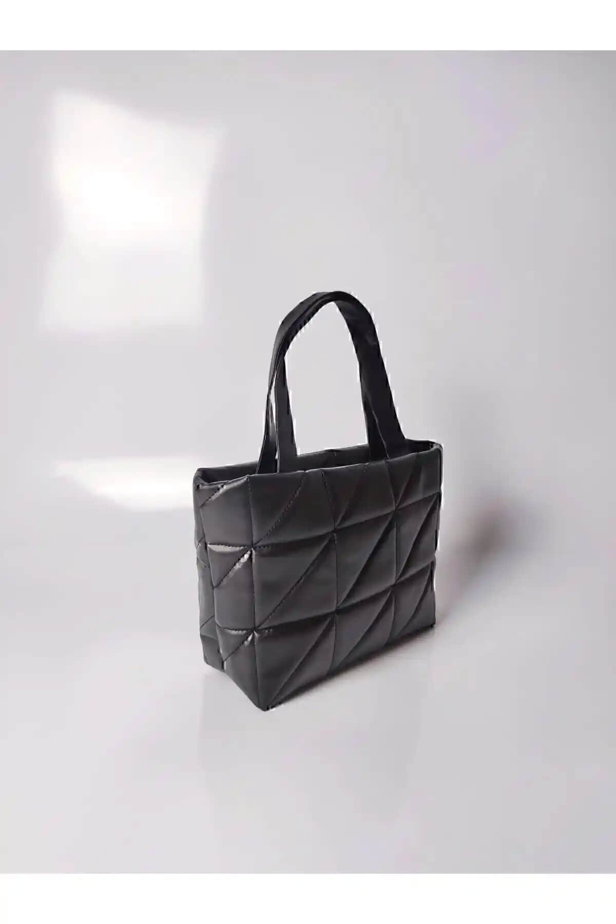 Kadın Kapitone Çantalar Karşılaştırması: Günlük Kullanım İçin En İyi Seçenekler