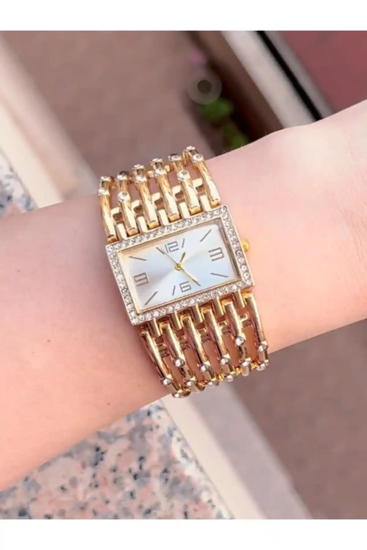 Kadın Kol Saati Karşılaştırması: CLUPPOLOON ve Michael Knight Modelleri İncelemesi