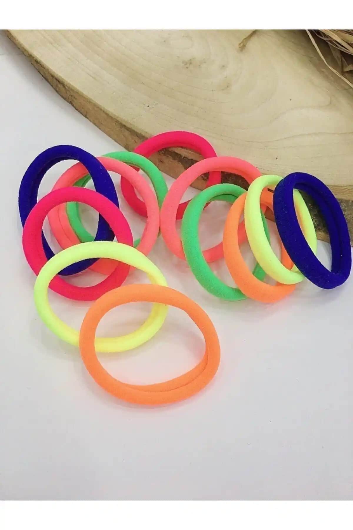 Kadın Lastik Toka Karşılaştırması Neon Renkler ve Kadife Siyah Modelleri