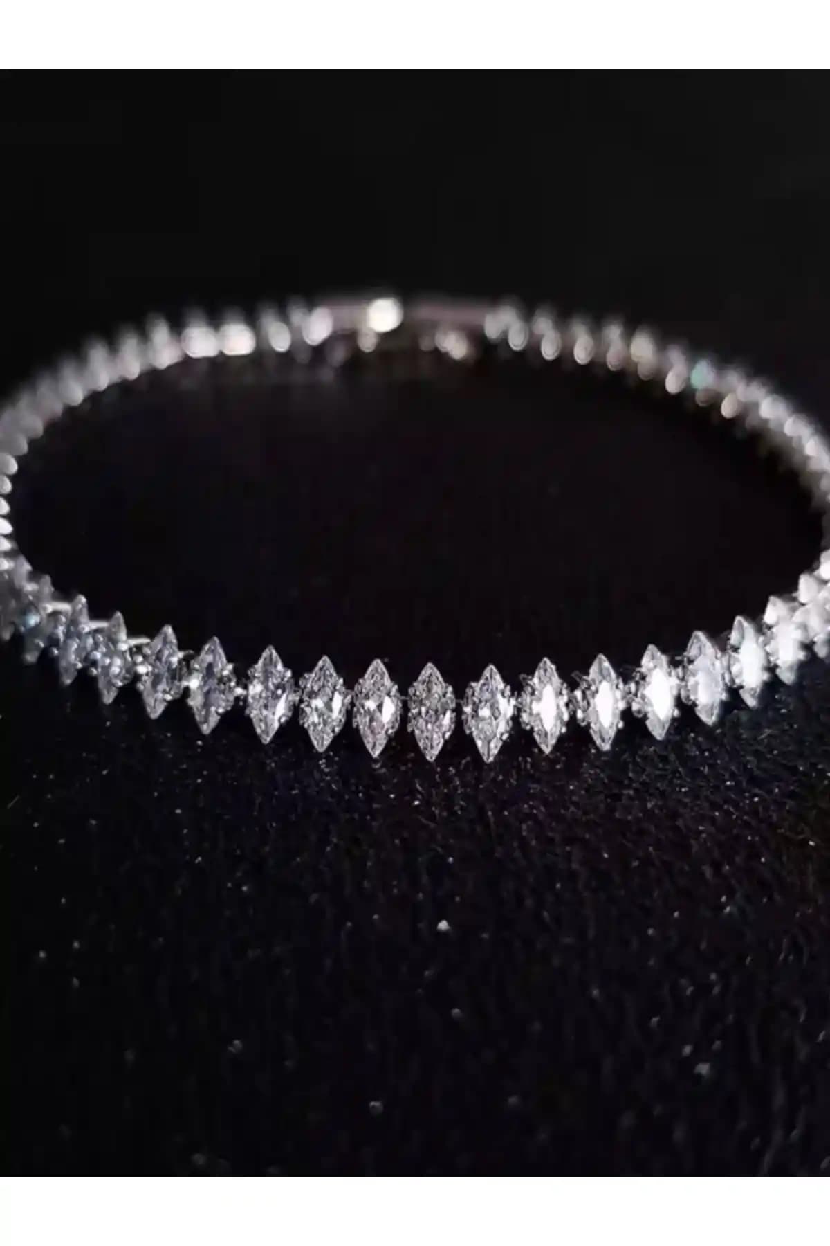 Kadın Mekik Taş ve Ressia Zirkon Taşlı Bileklik Karşılaştırması ve Seçim Rehberi