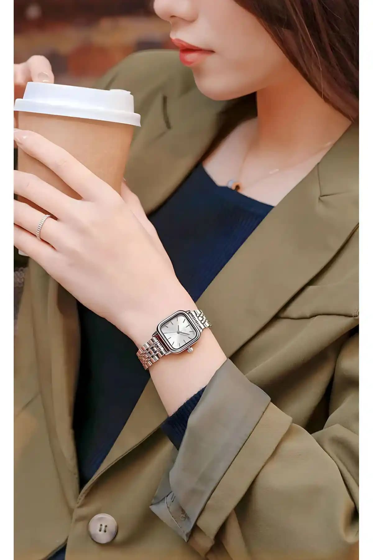 Kadın Metal Kol Saatleri Karşılaştırması: Vintage ve Modern Tasarımlar Analizi