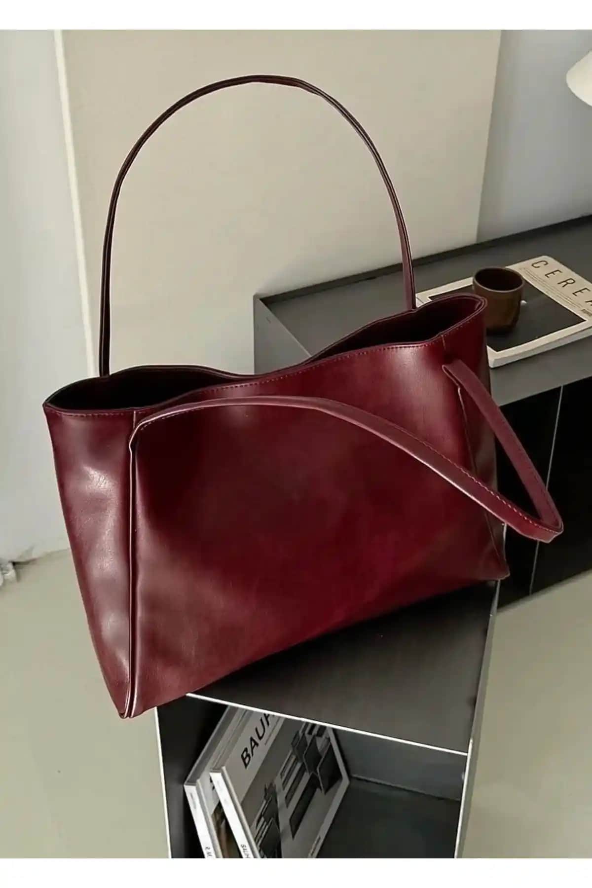 Kadın Omuz ve Kol Çantası Karşılaştırması: Mojeva Alia ve NWR BAGS Modelleri