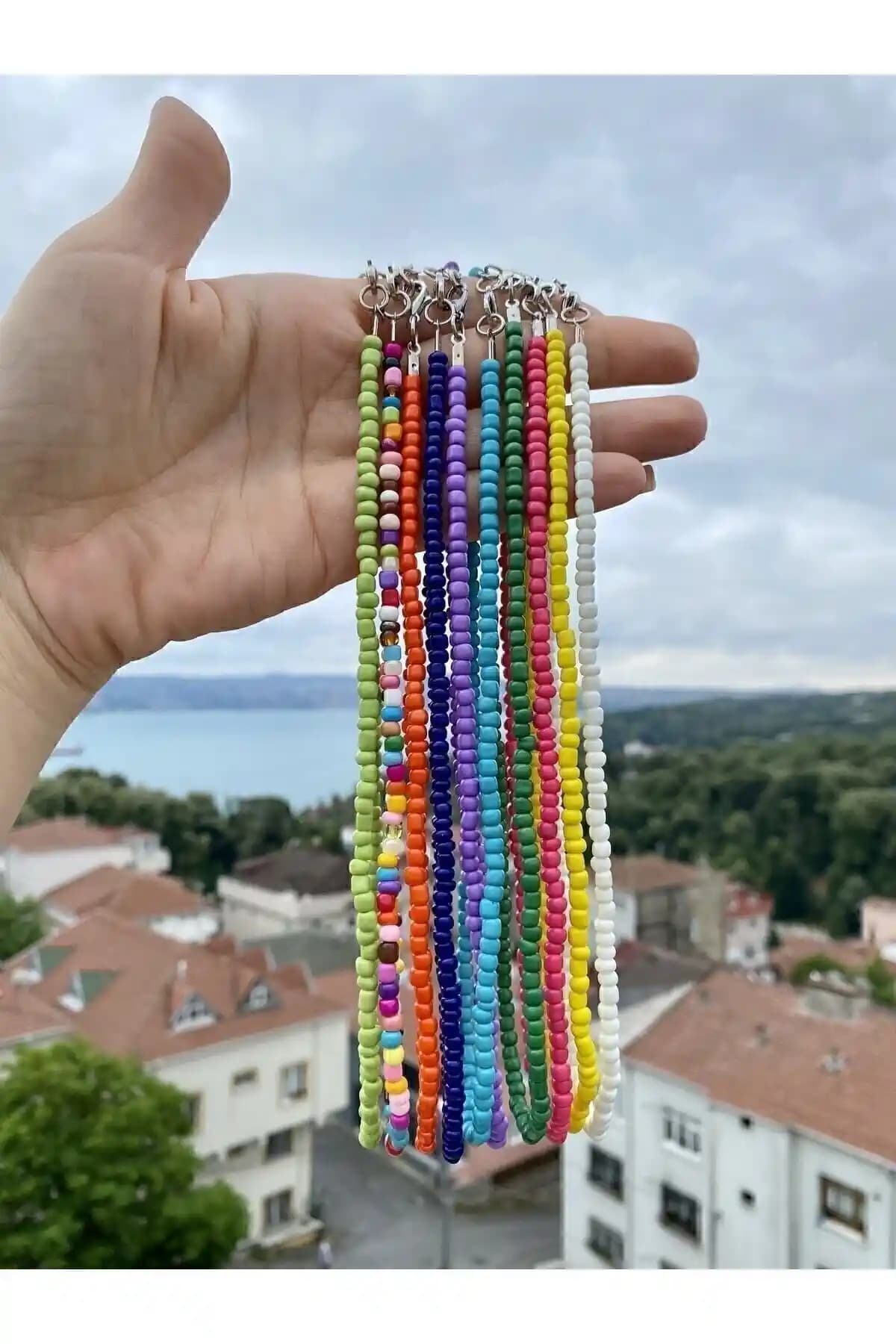 Kadın Renkli Boncuk Kolye Karşılaştırması: Stil ve Kalite Analizi