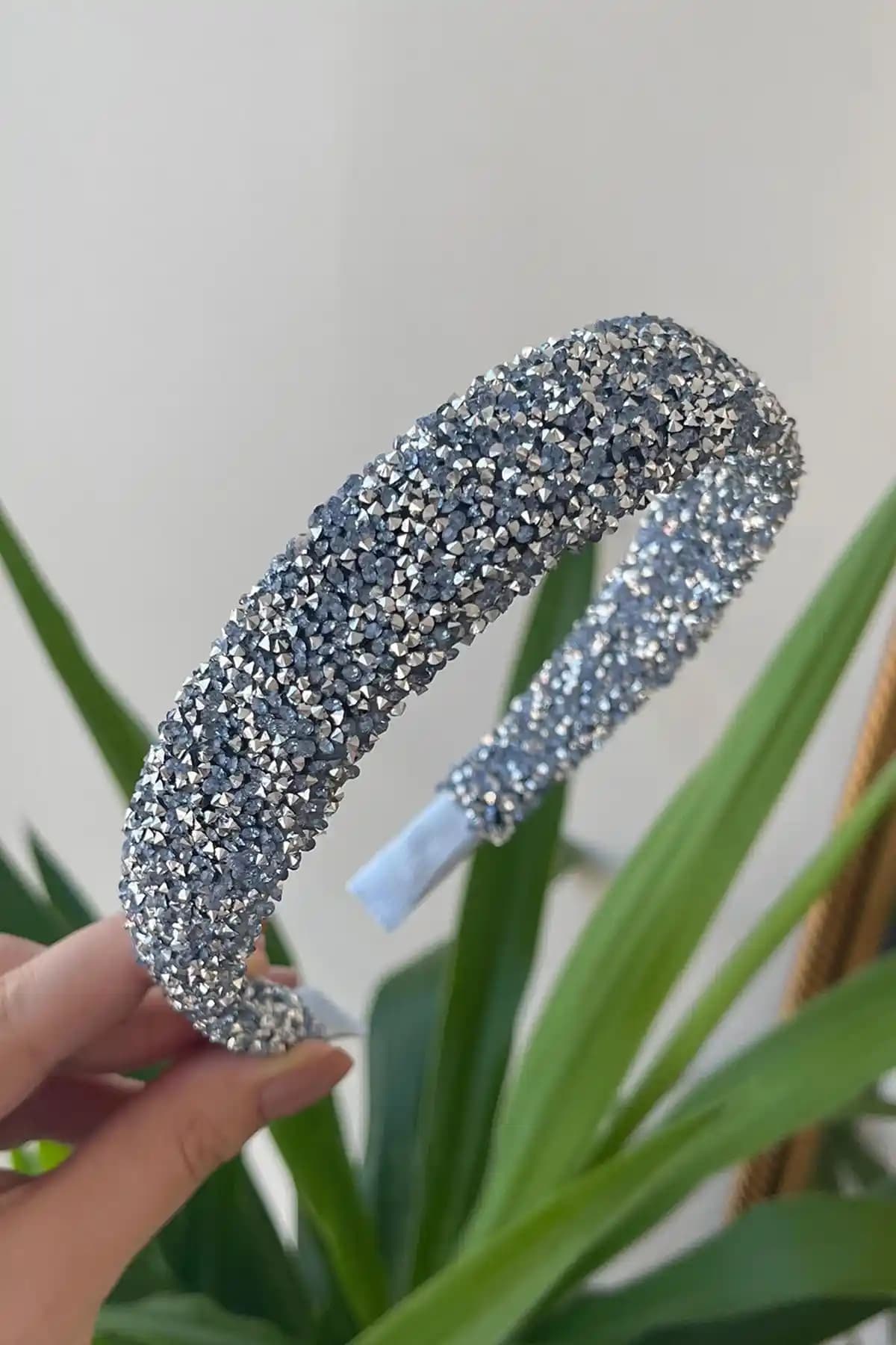 Kadın Taçları Karşılaştırması: DOINUA Kalın Kadın Taç ve Ginger Doğal Kristal Taç Analizi