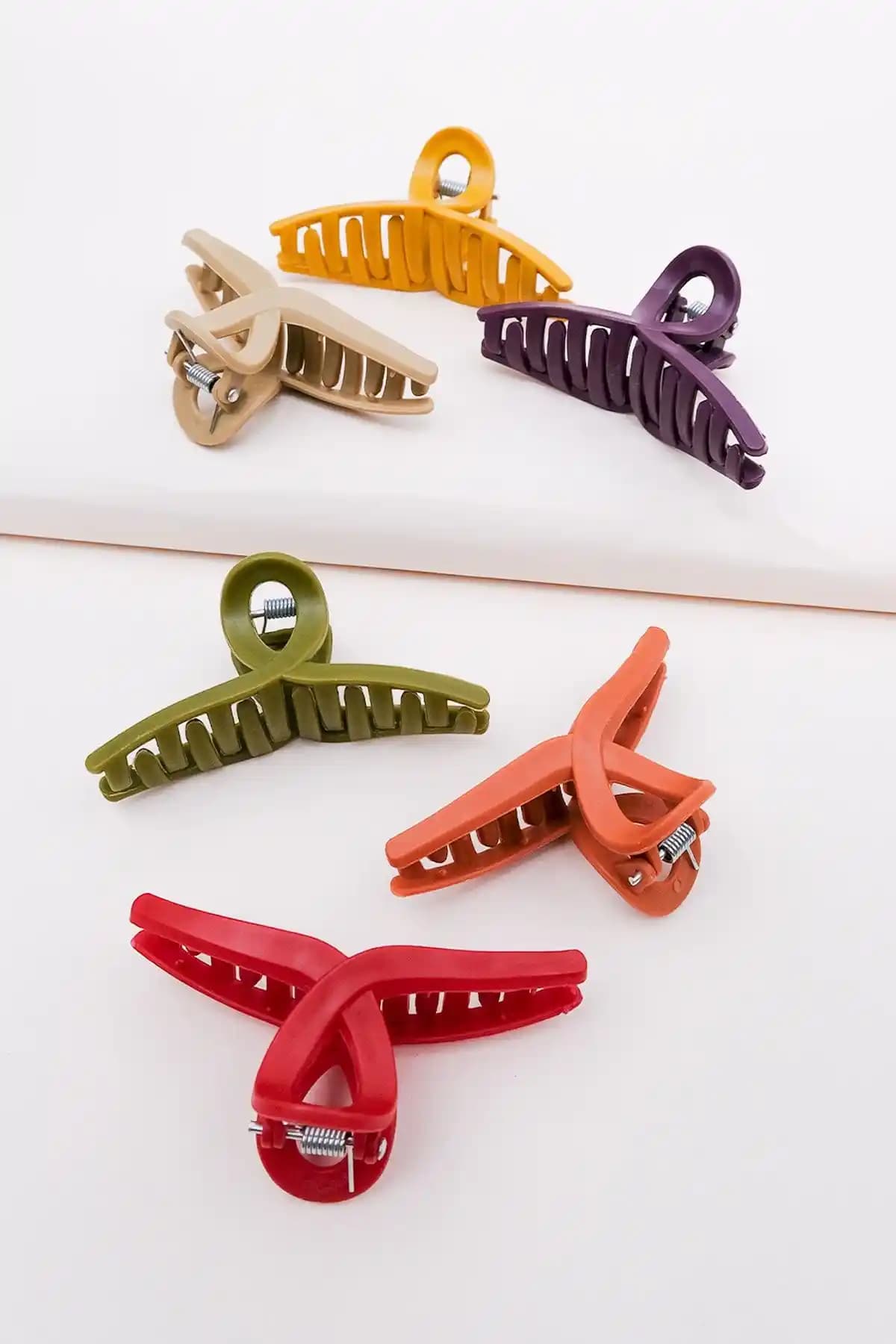 Kadın Toka Setleri Karşılaştırması: Fiyonk ve Papatya Tasarımların Özellikleri ve Kullanım Avantajları