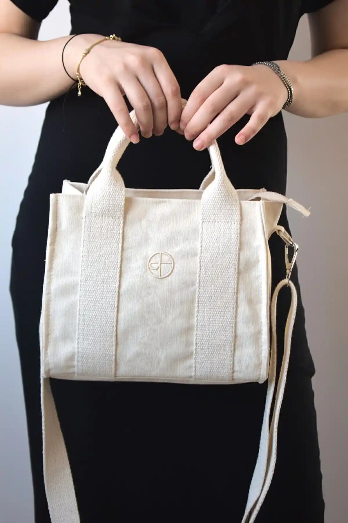 Kadınlar İçin Kanvas ve Suni Deri Tote Çantalar Karşılaştırması