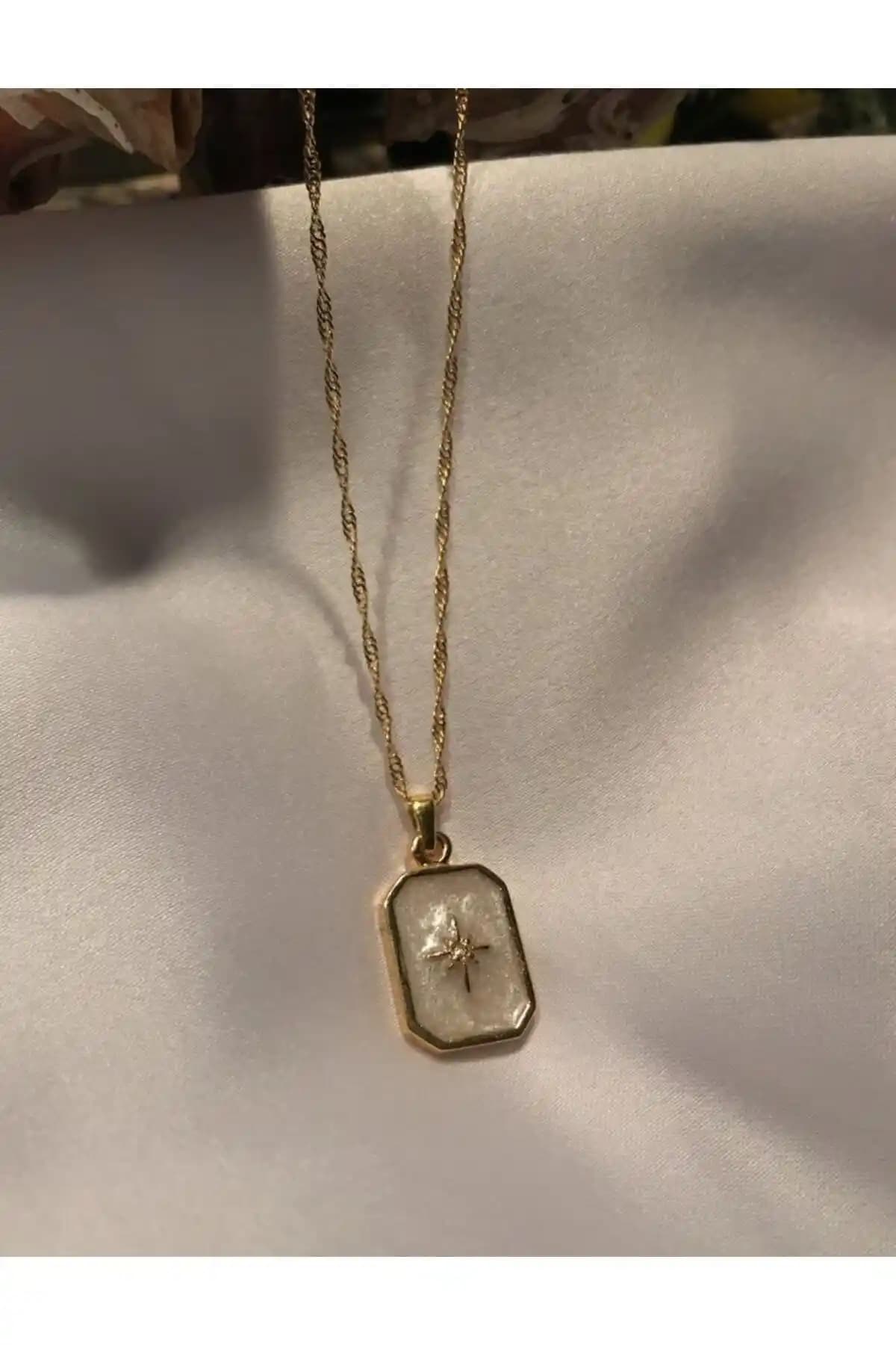 Karşılaştırmalı İnceleme: Mercy Kutup Yıldızı Plaka Kolye ve X-Lady Kalp Kolye