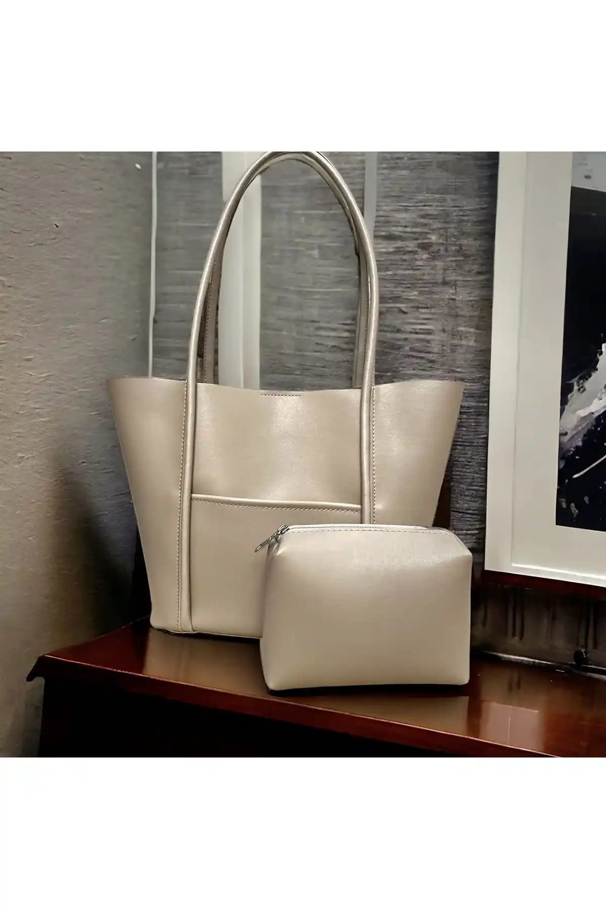 Katusa Kadın Çantaları Karşılaştırması: Vizon ve Siyah Yavrulu Modellerin Özellikleri