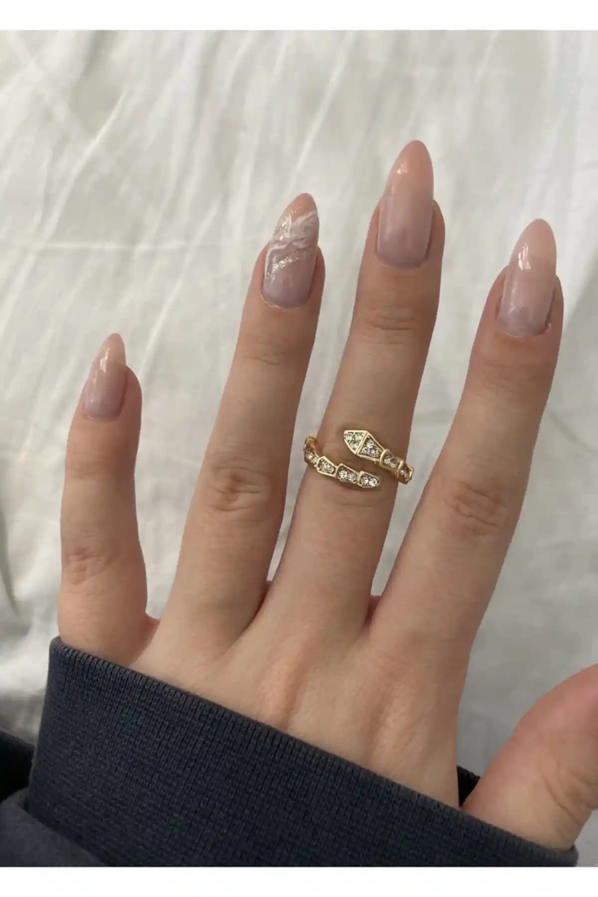 KİLİGİSTANBUL Yüzük Çiftleri Karşılaştırması: Şıklık ve Zarafetin Öne Çıkan Seçenekleri