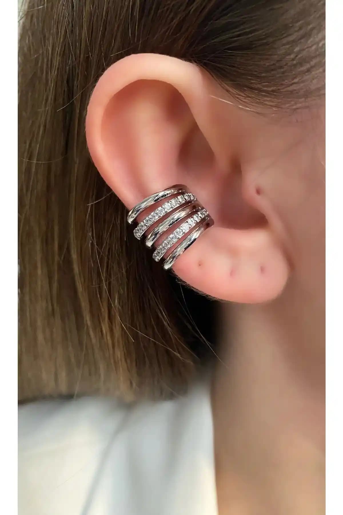 Kinery Jewels ve Süspüs Accessories Kıkırdak Küpe Karşılaştırması ve Seçim Rehberi