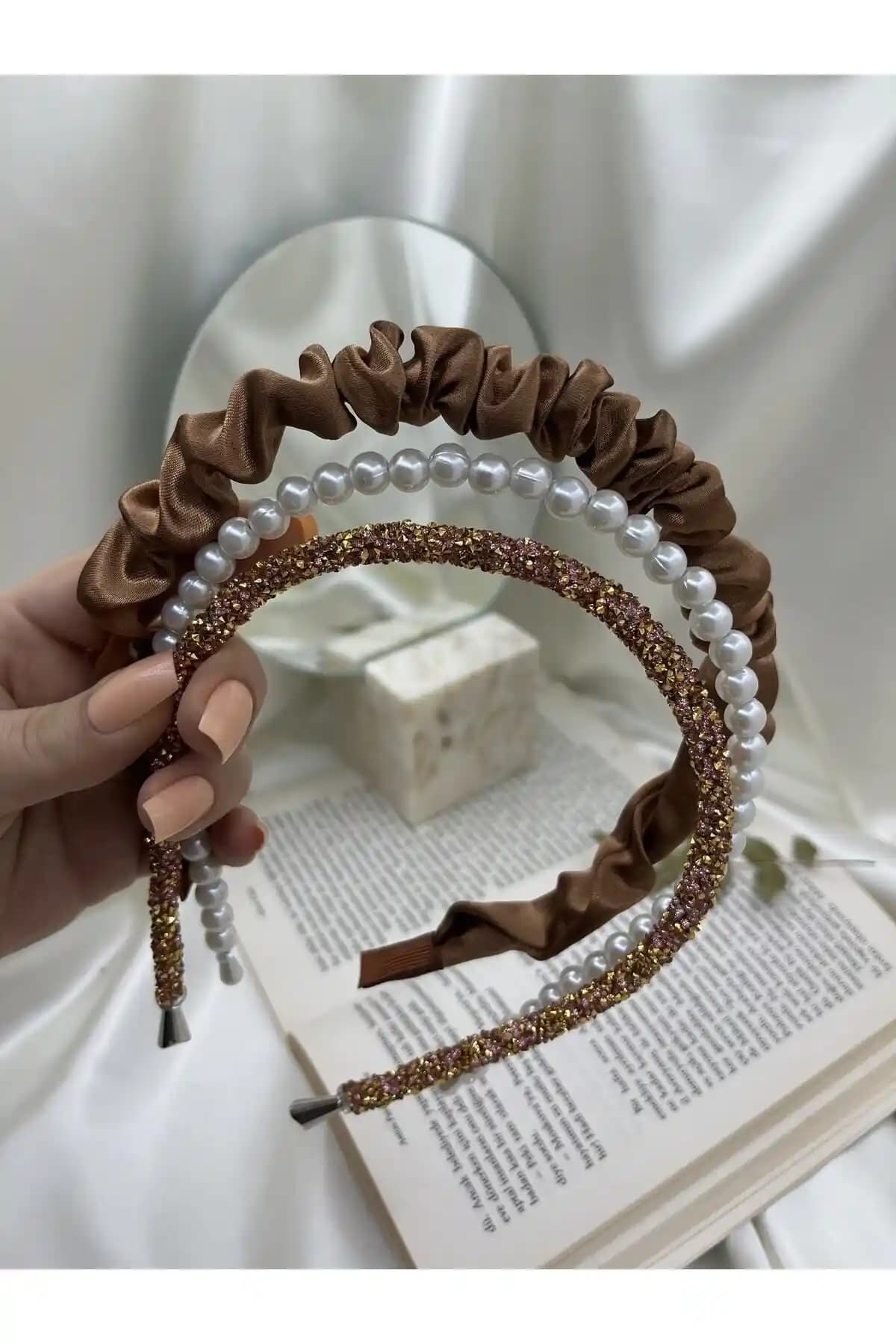 Modernist Taba Büzgülü ve Süsletasarımm Incili Taç Karşılaştırması