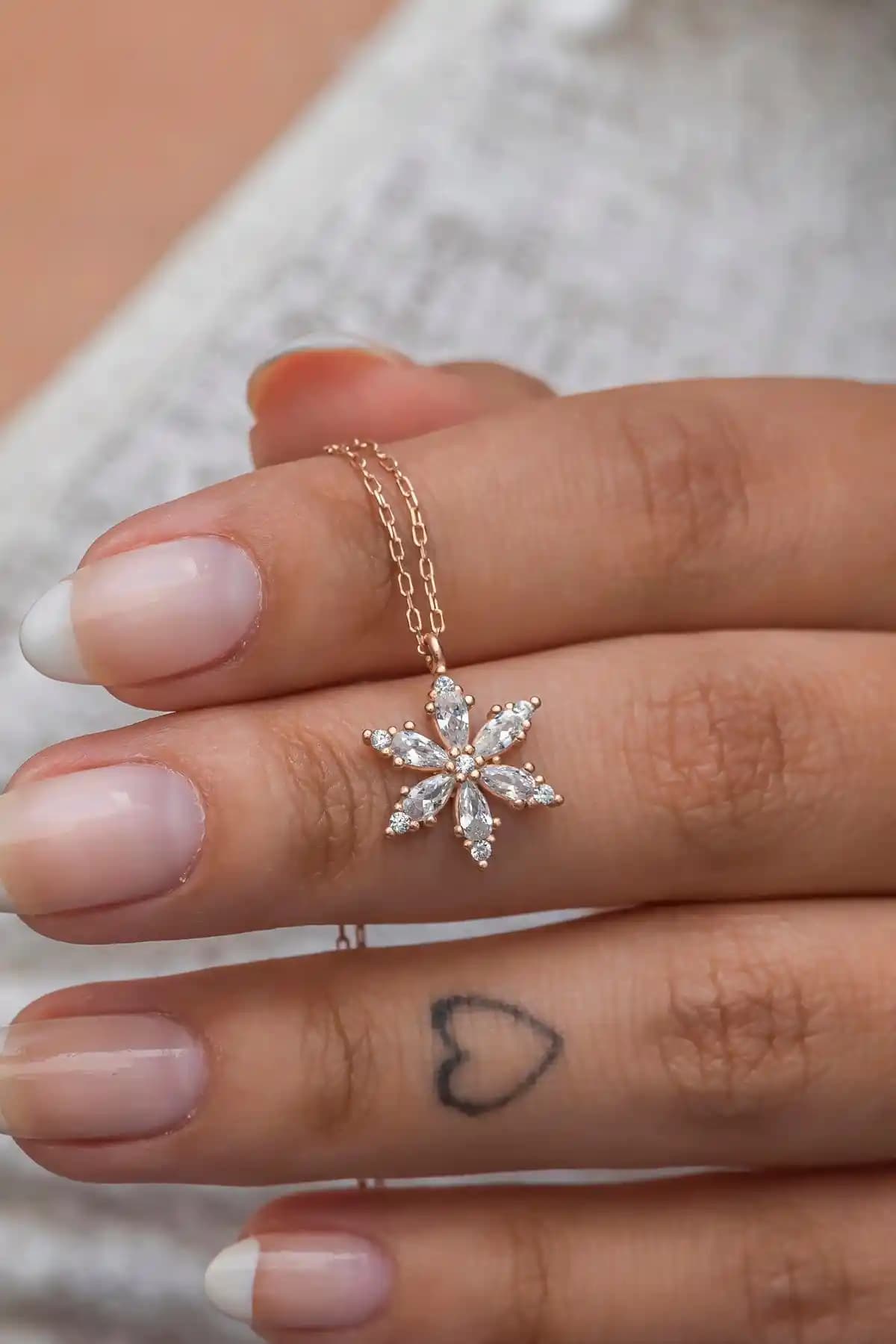 NEREZE 925 Ayar Gümüş Kolye Karşılaştırması: Zarif ve Şık Takılar Hakkında Bilmeniz Gerekenler