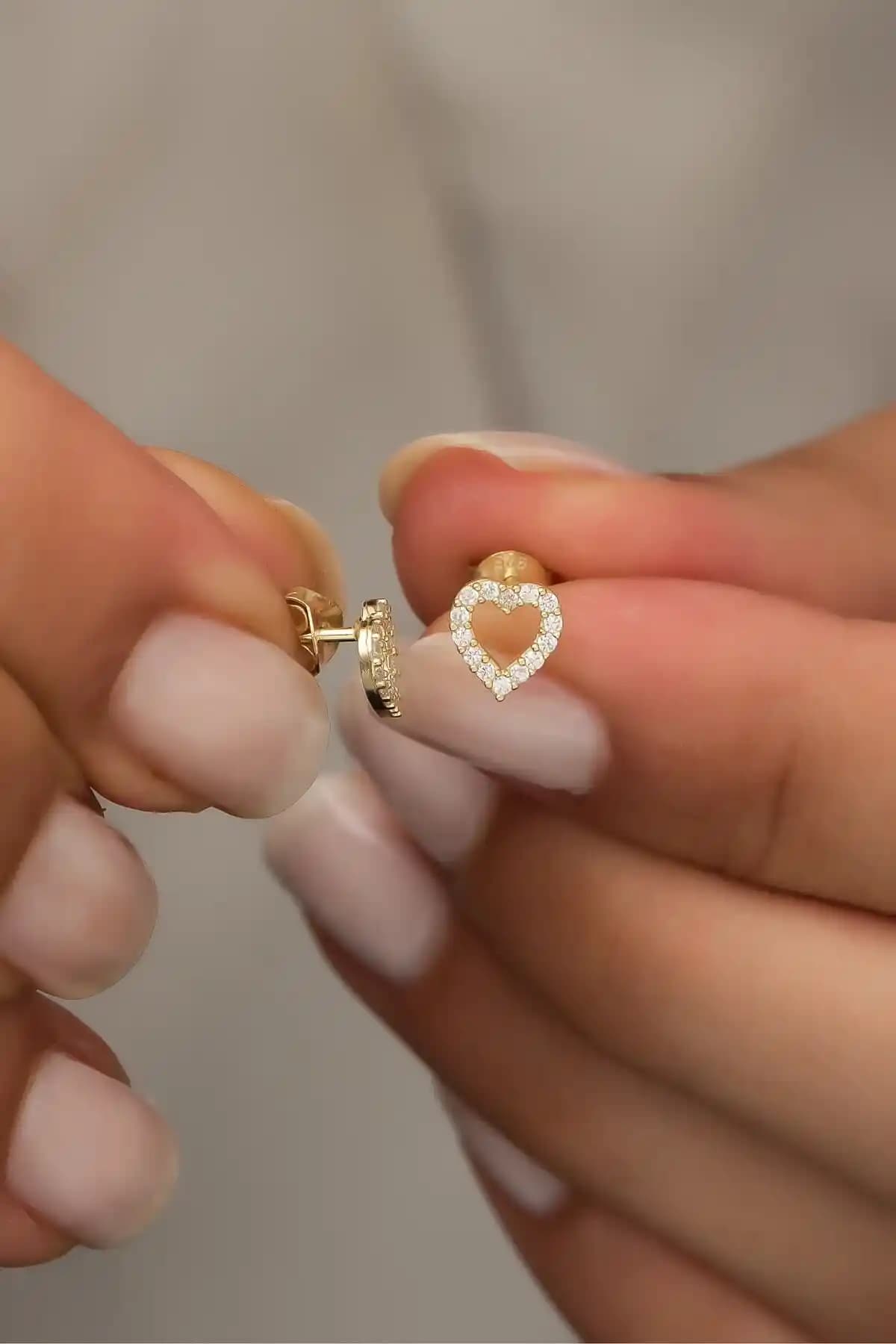 NEREZE ve Söğütlü Silver Gümüş Küpe Karşılaştırması: Hangi Küpe Sizin İçin Daha Uygun?