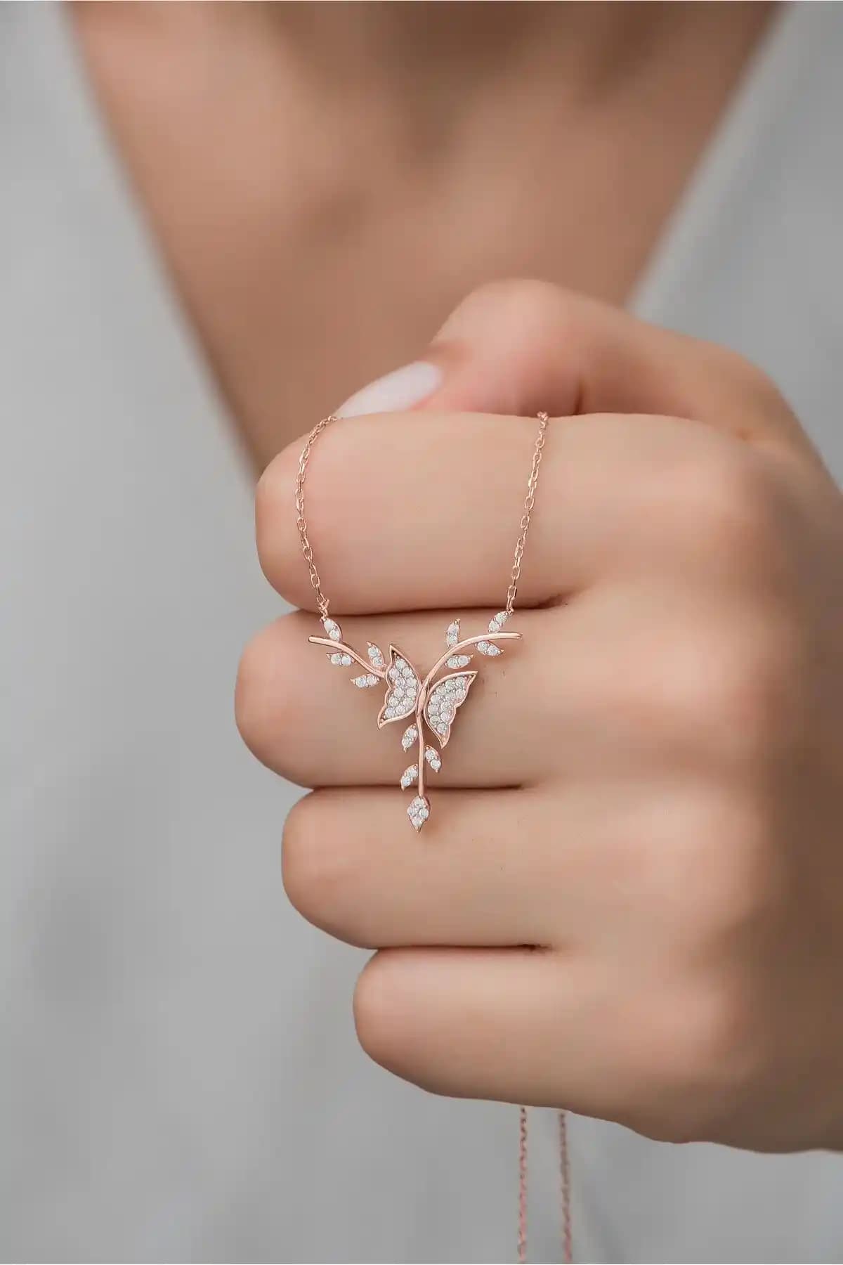 NEREZE ve Söğütlü Silver Gümüş Rose Gold Kolye Karşılaştırması: Tasarım ve Kalite Analizi