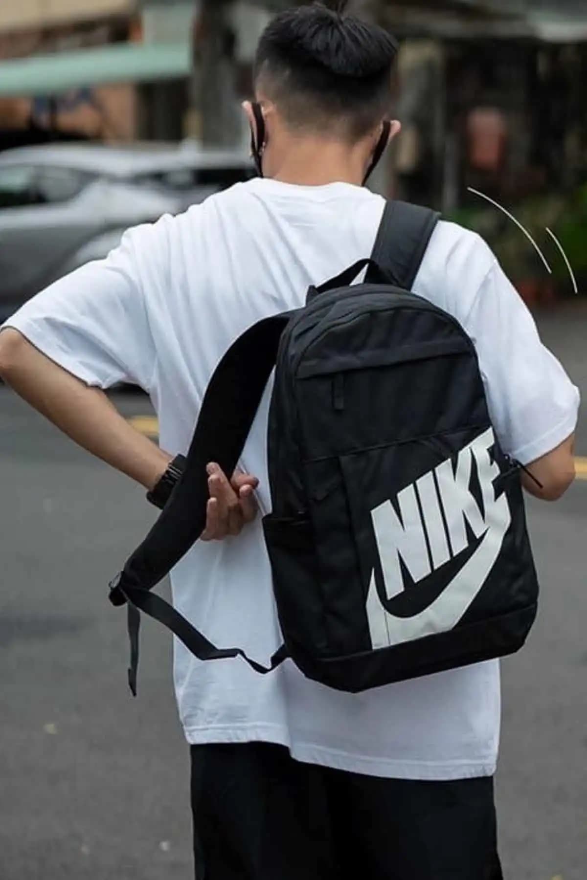 Nike Elemental Backpack 2.0 ve Nike Sırt ve Okul Çantası Karşılaştırması: Özellikler ve Kullanıcı Yorumları 2
