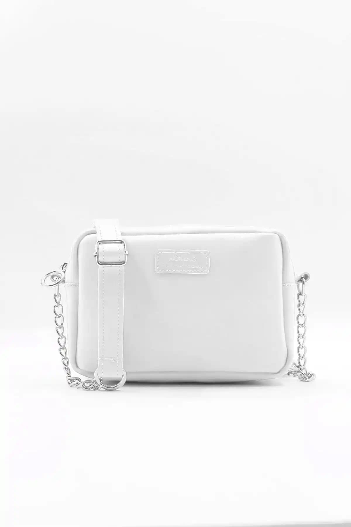 Nothing Kadın Mini Zincir Askılı ve Urban Denim Çanta Karşılaştırması