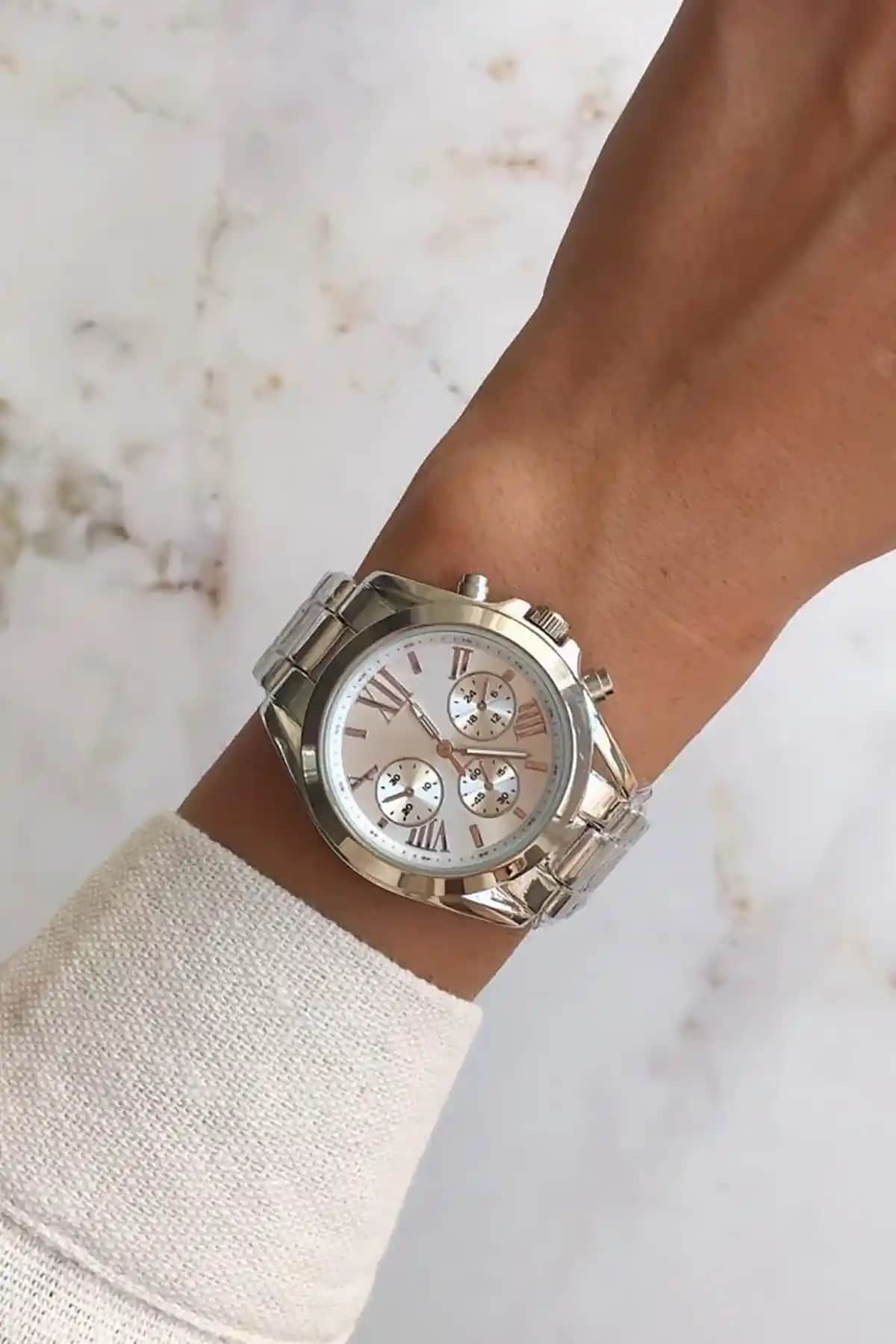 OQQO Kadın Kol Saatleri Karşılaştırması: Kadran ve Roma Rakam Detaylarıyla Stil Analizi