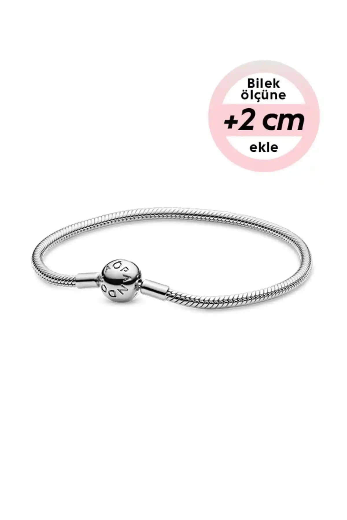 Pandora Moments Bileklikleri Karşılaştırması: Düz ve Silindir Klipsli Modellerin Özellikleri ve Seçim Rehberi