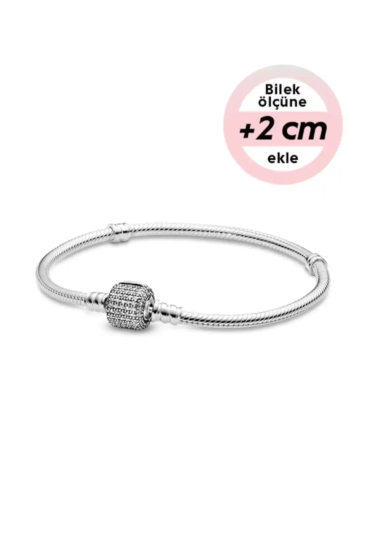 Pandora Moments Gümüş Bileklikleri Karşılaştırması: Pavé ve Silindir Tasarımları