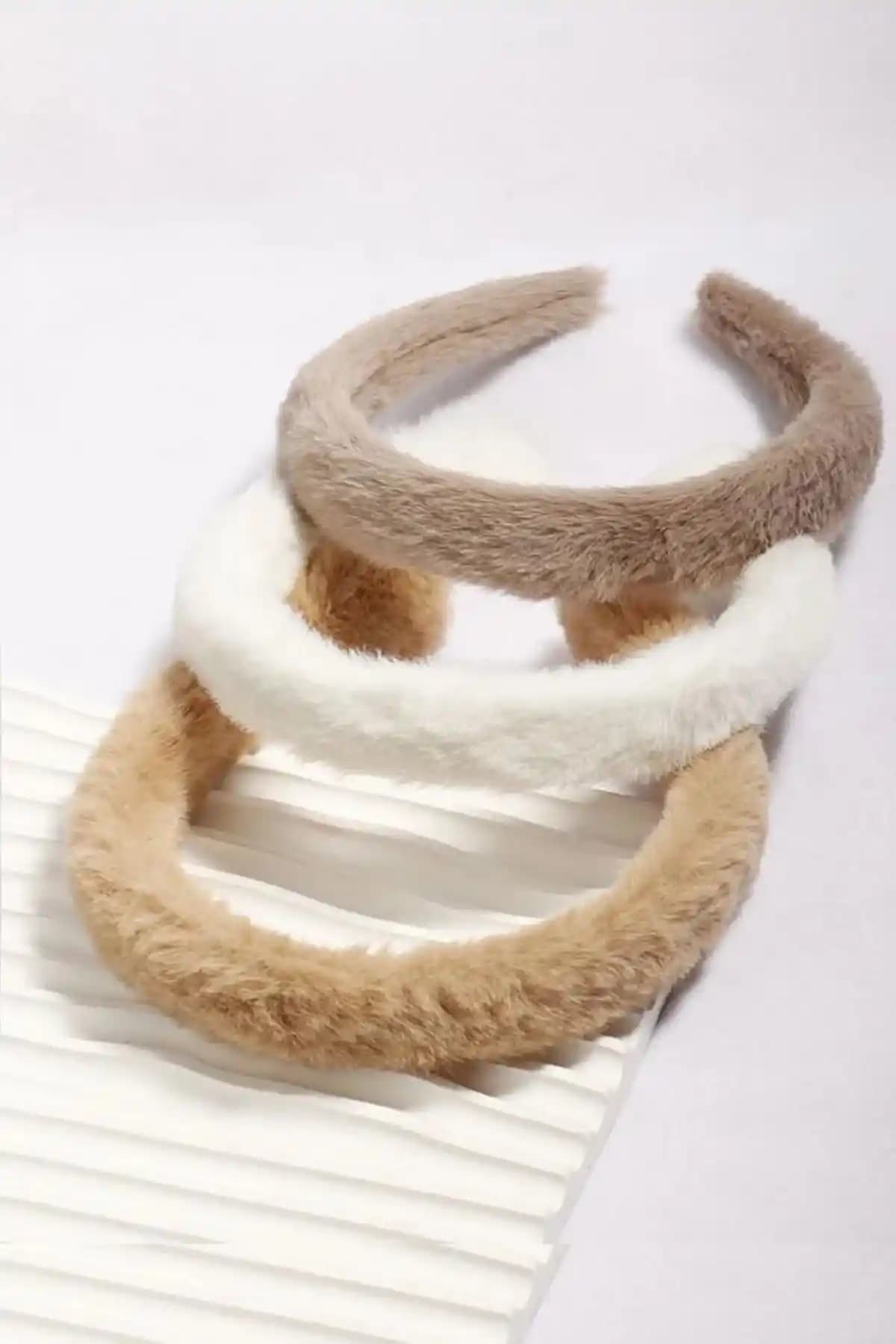 Peluş Taç Karşılaştırması: C&E Design ve CSR AKSESUAR Ürünlerinin Özellikleri