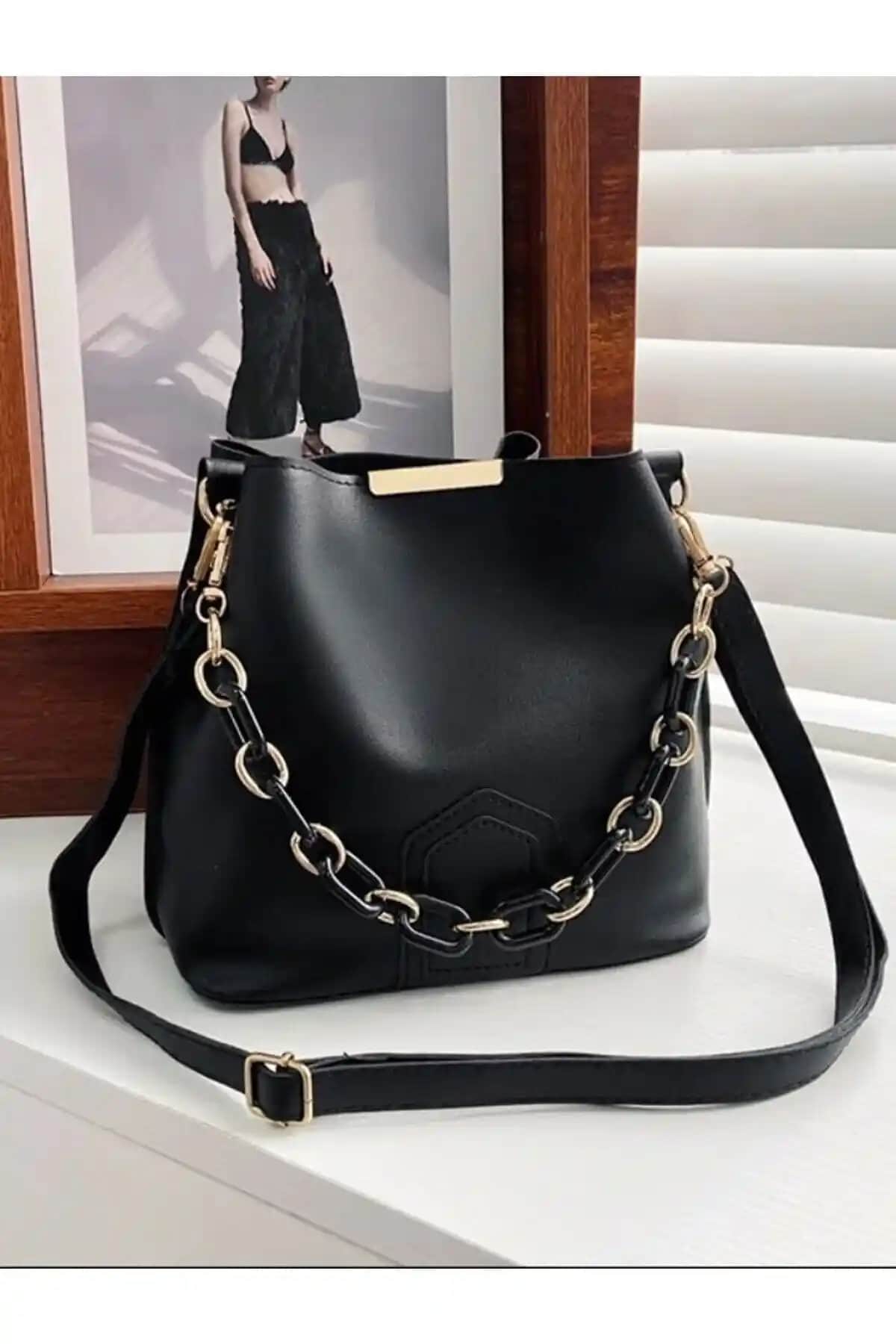 Pemboo Kadın Zincirli Deri Çanta ve Pull & Bear Mini Tote Karşılaştırması