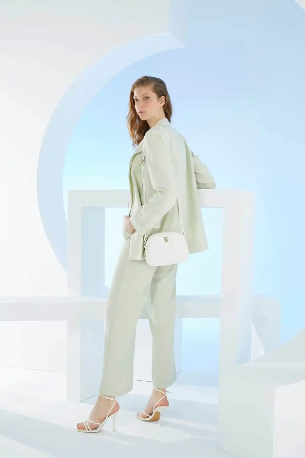 Pierre Cardin Kadın Çantaları Karşılaştırması Beyaz Monogram ve Toprak Renk Modelleri