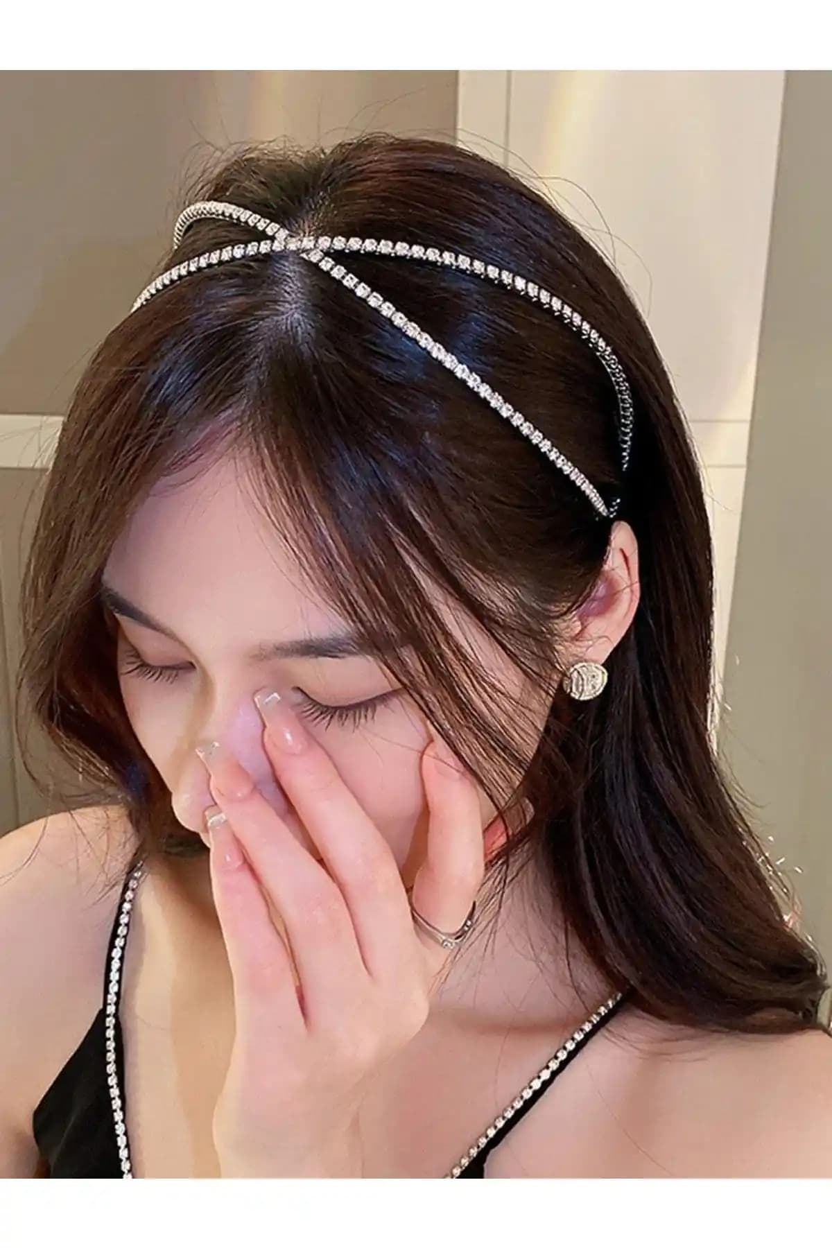 Saç Aksesuarları Karşılaştırması: Zirkon Taç ve Yapraklı Tasarımlar Analizi