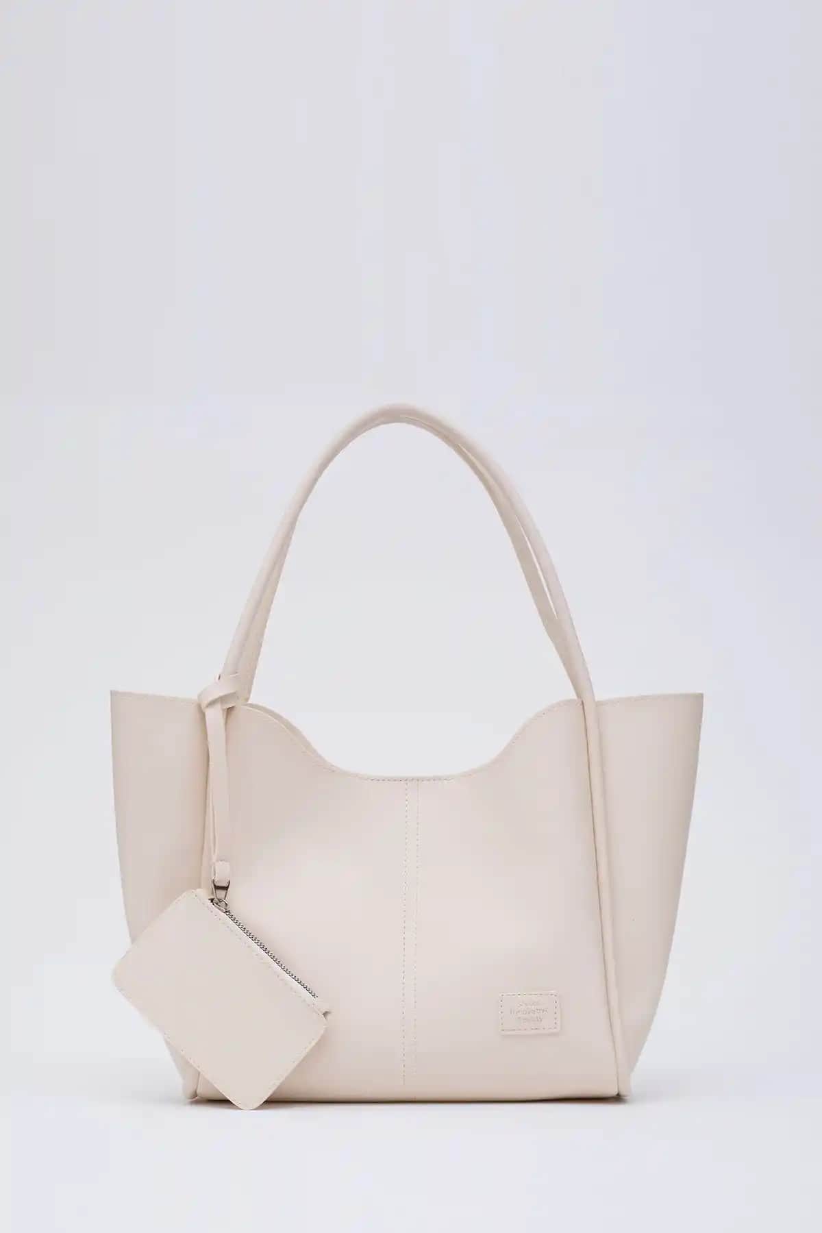 Shaka Krem ve Monogram Çanta Karşılaştırması: Özellikler ve Kullanım İpuçları