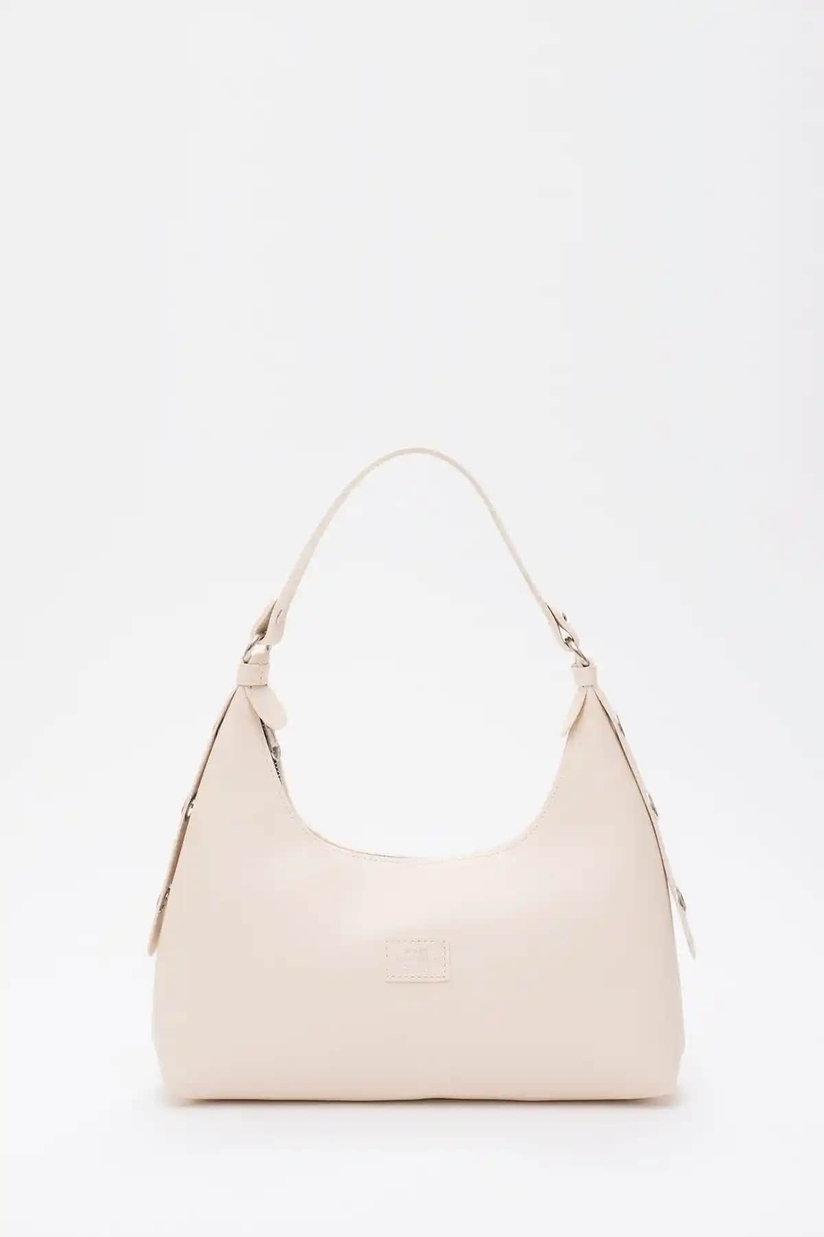 Shaka Krem ve Siyah Modaya Uygun Çanta Modellerinin Karşılaştırması