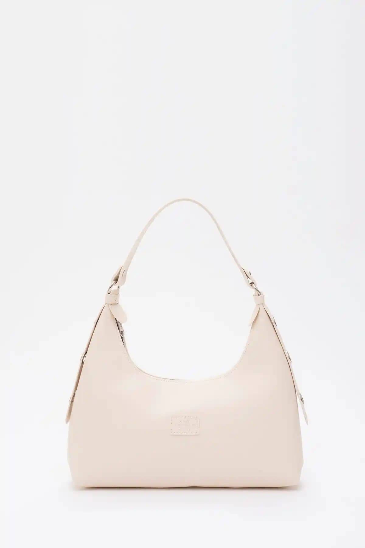 Shaka Krem ve Siyah Modaya Uygun Çanta Modellerinin Karşılaştırması