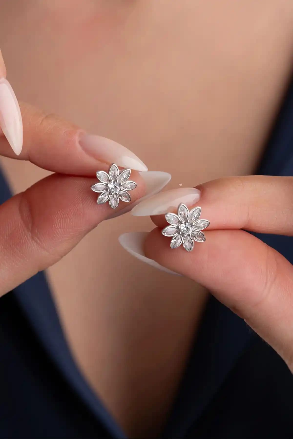 Silvano Jewelry ve Söğütlü Silver Gümüş Küpe Karşılaştırması: Tasarım ve Kalite Analizi
