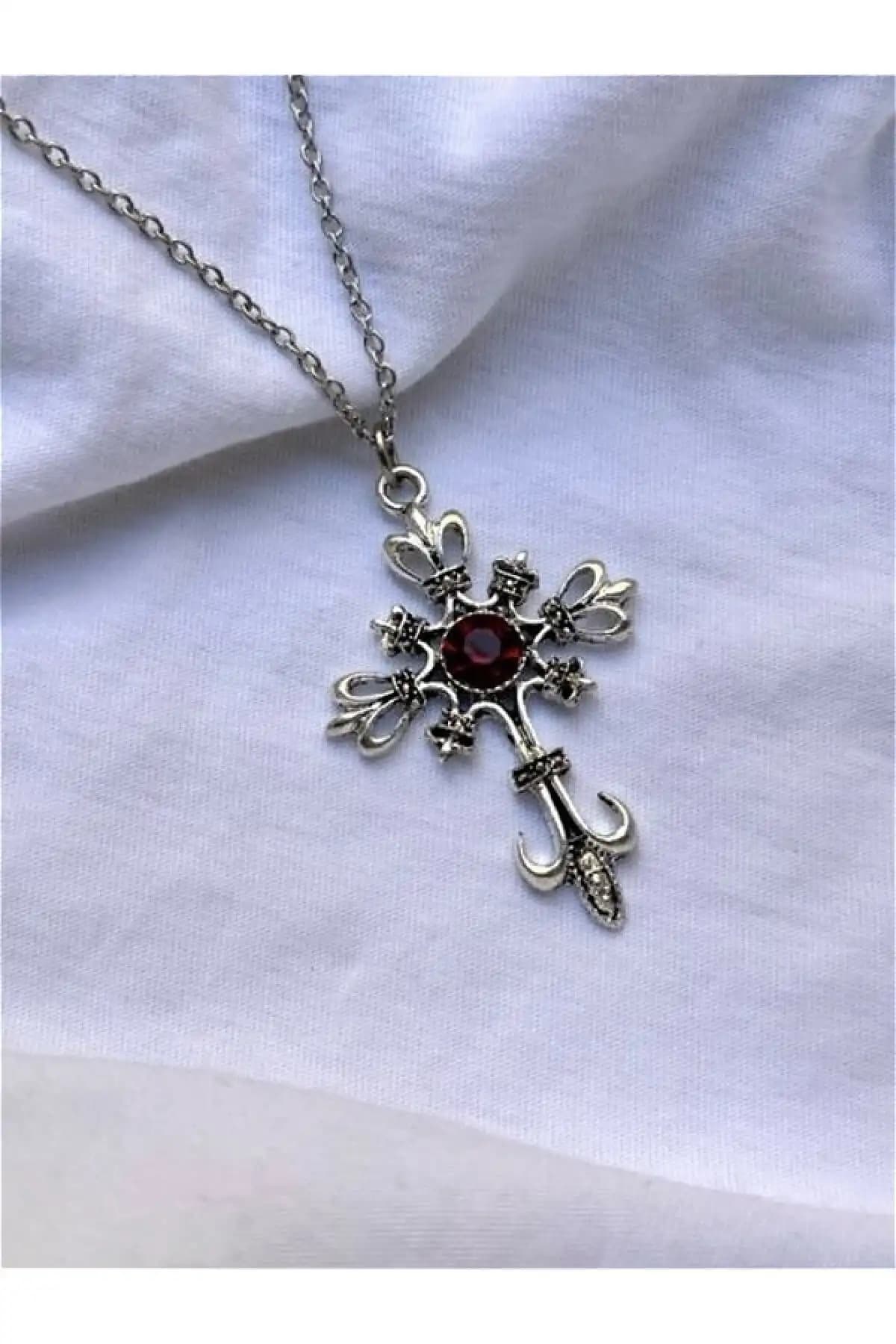 Sleyshop'un Gotik Kırmızı Haç ve Yıldız Örümcek Kolye Karşılaştırması 1