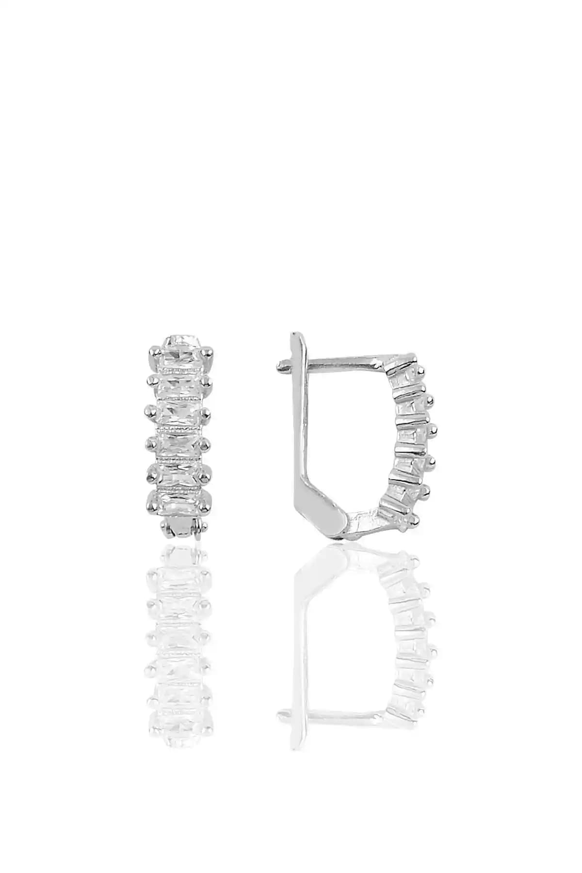 Söğütlü Silver Gümüş Küpe Çeşitleri: Baget ve Zirkon Taşlı Modellerin Karşılaştırması