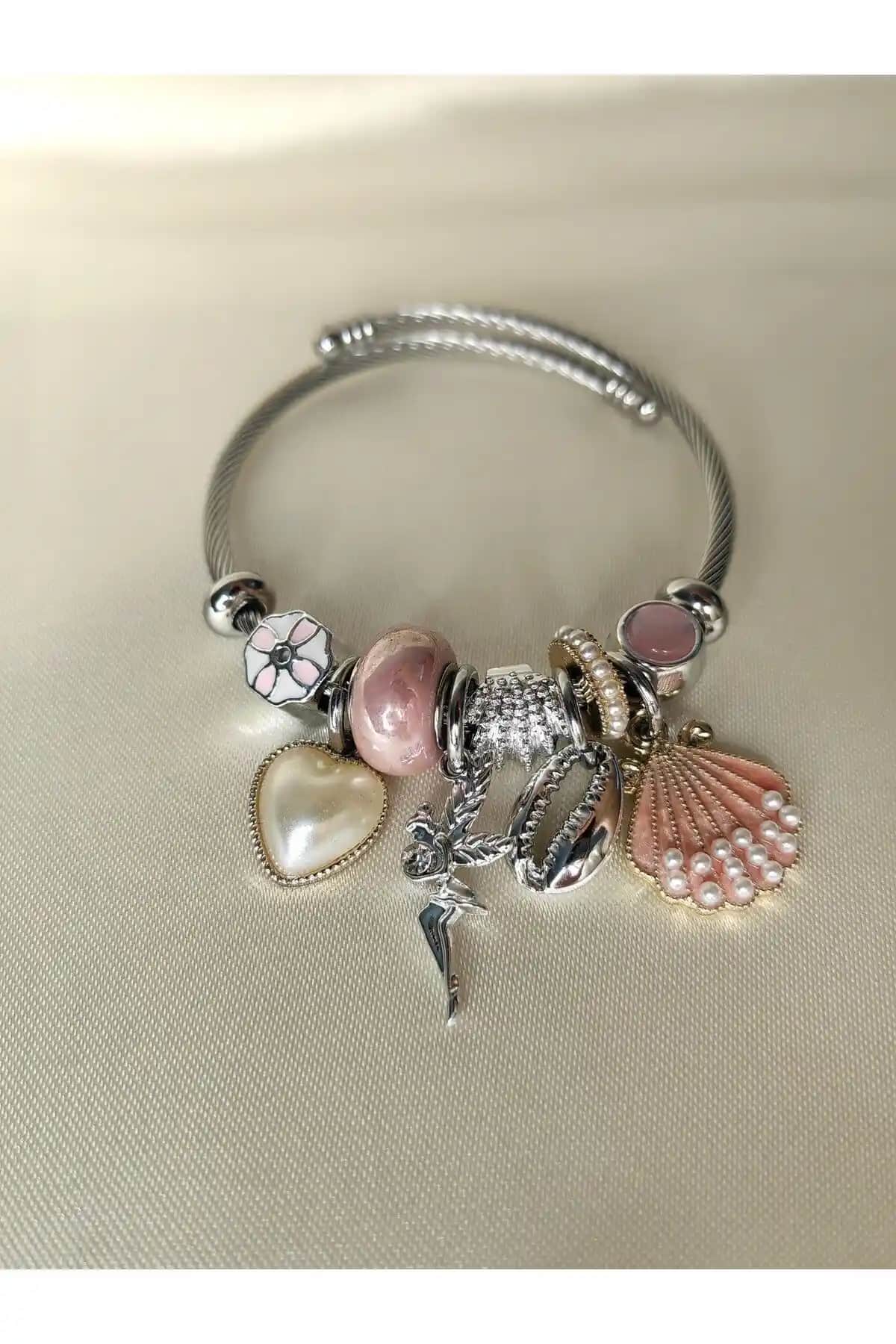 Su Perisi ve Kelebek Temalı Charmlı Bileklik Karşılaştırması ve Özellikleri