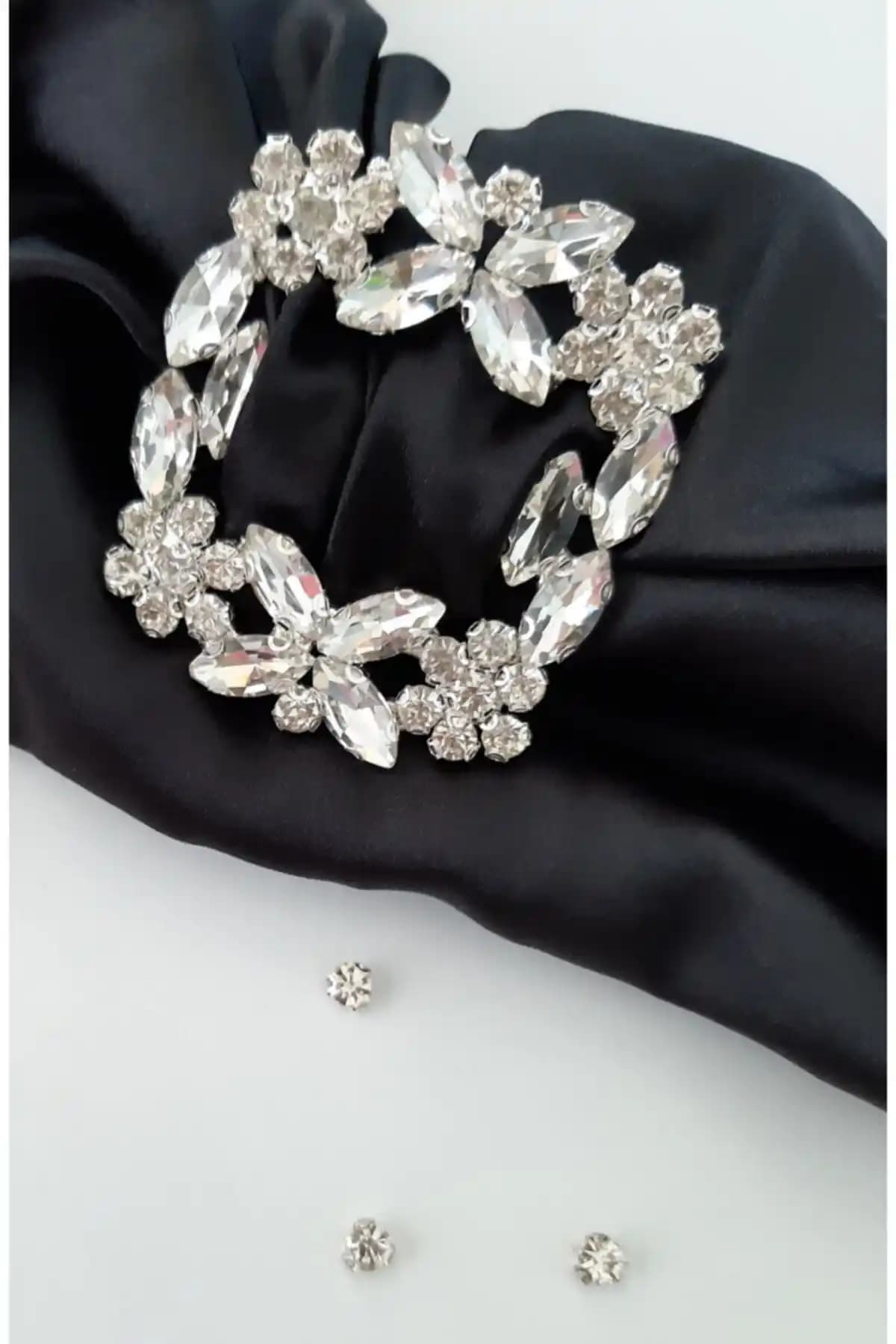 Suhneva Kristal ve YLMZ Taşlı Kemer Tokası Karşılaştırması ve Özellikleri