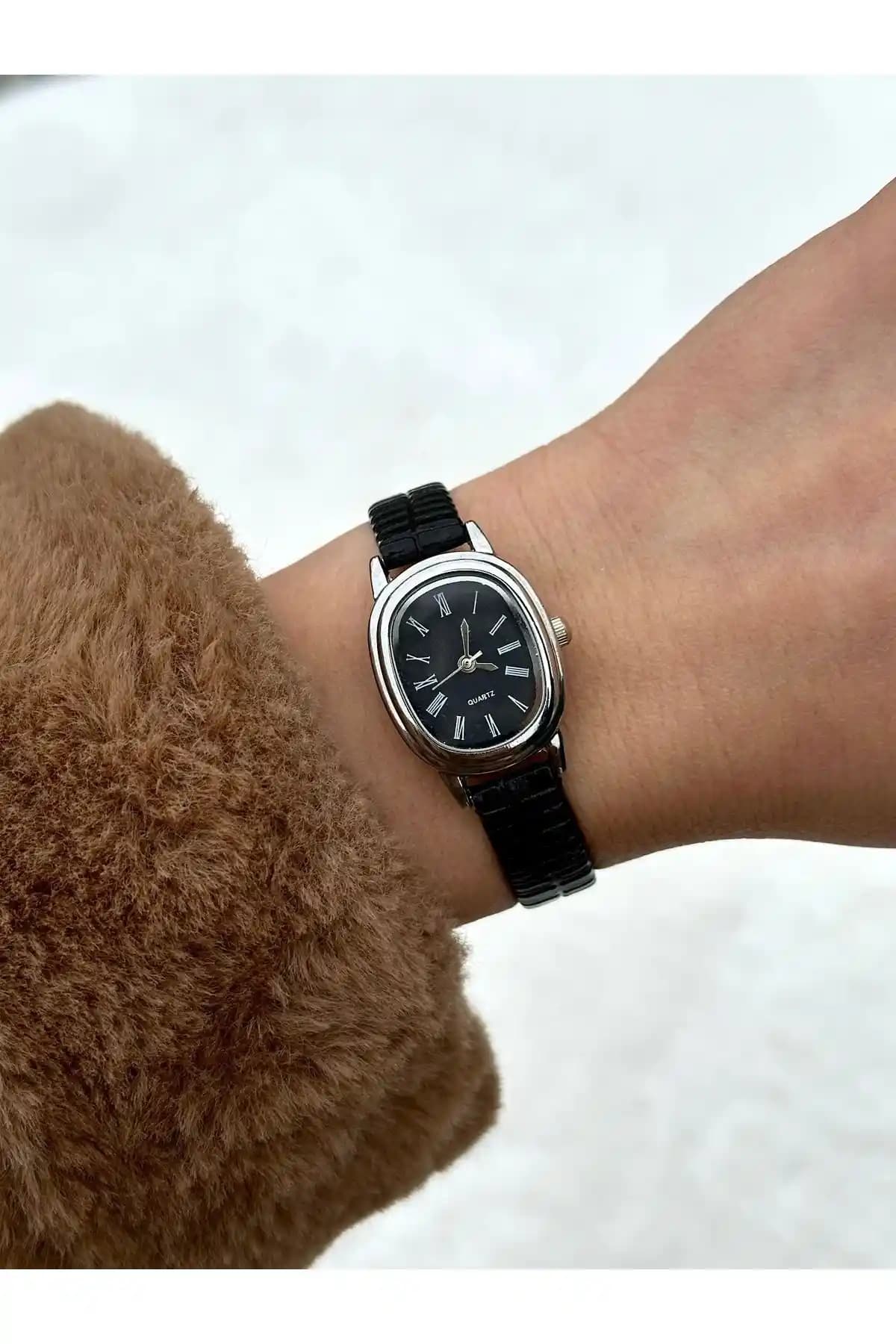 Wesscollection Kadın Kol Saatleri Karşılaştırması: Su Geçirmez ve Retro Tasarım Saatler