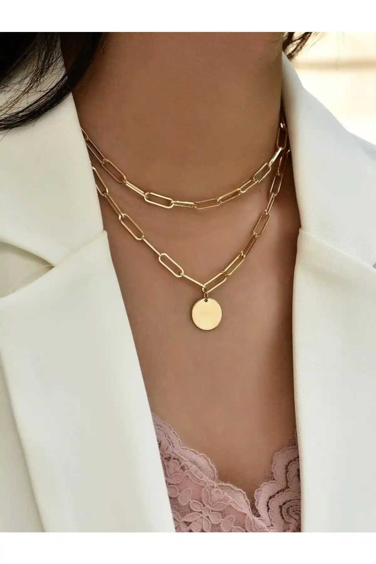 X-Lady Accessories Altın Renk Kolye ve Barok Kilit Kolye Karşılaştırması