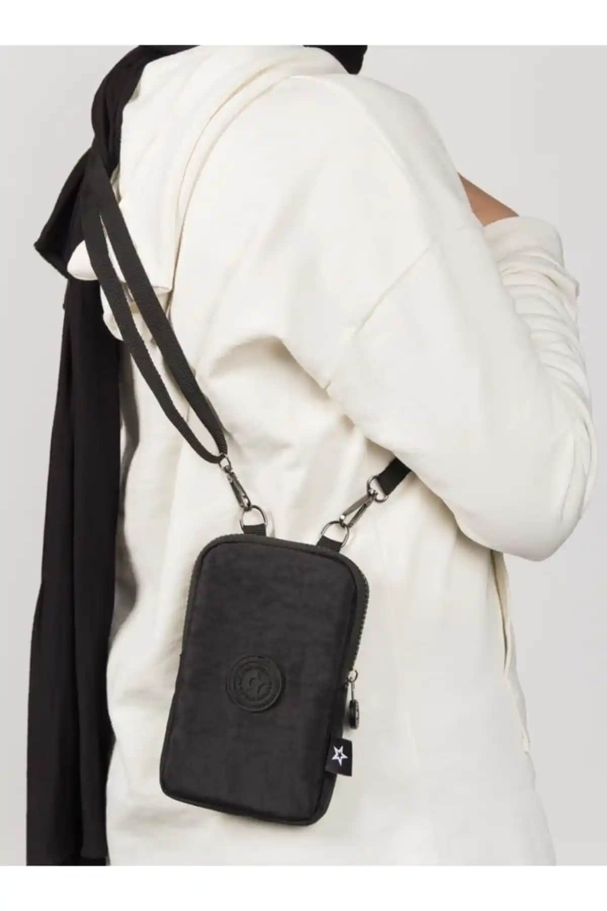 Yeni Nesil Su Geçirmez Çantalar ve Mini Telefon Cüzdanlarının Karşılaştırması