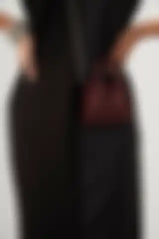 Cool & Sexy Kadın Bordo Mikro Çanta: Estetik ve Kullanışlı