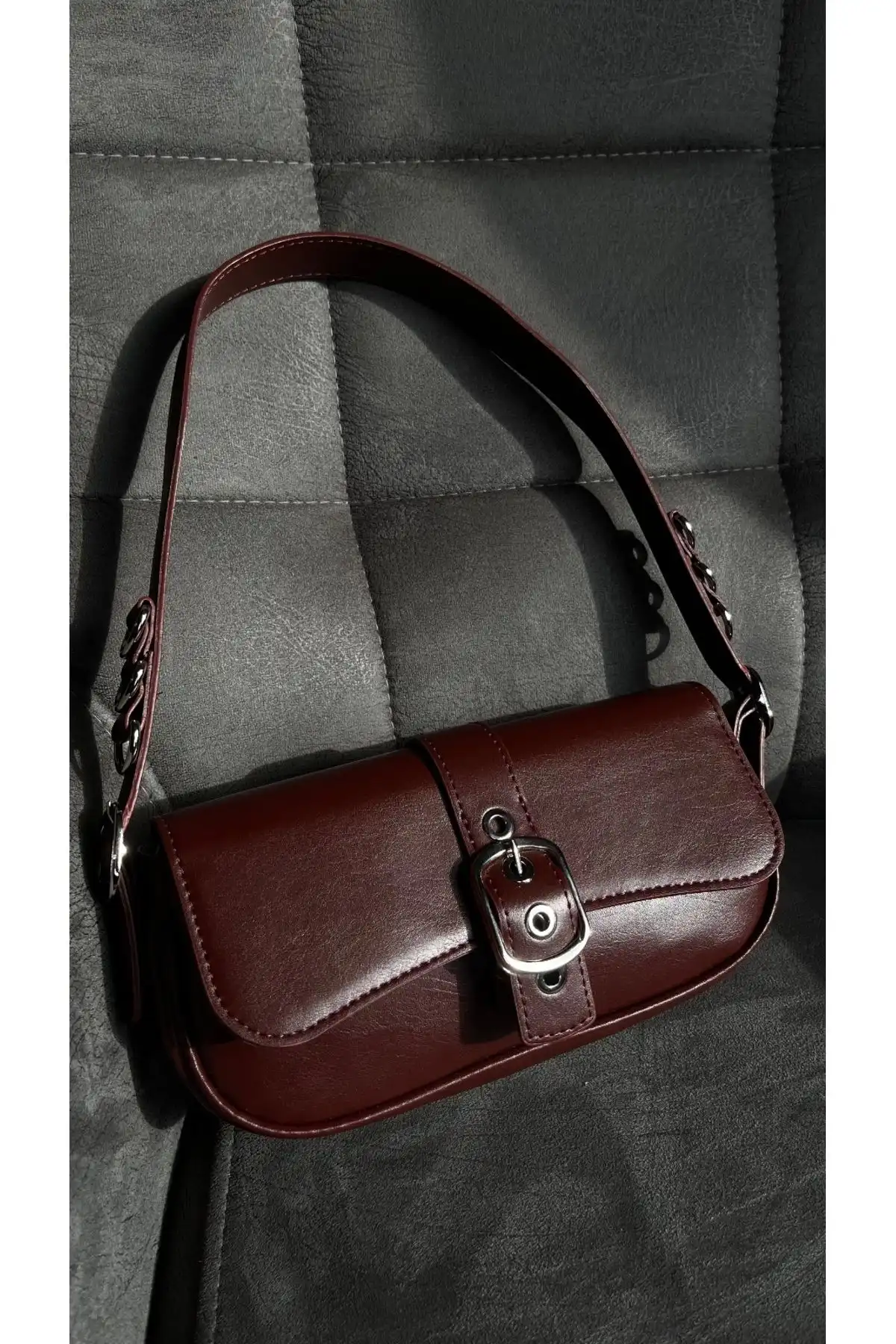 Cosy Bag Cherry Red: Stylish and Functional Women's Handbag
