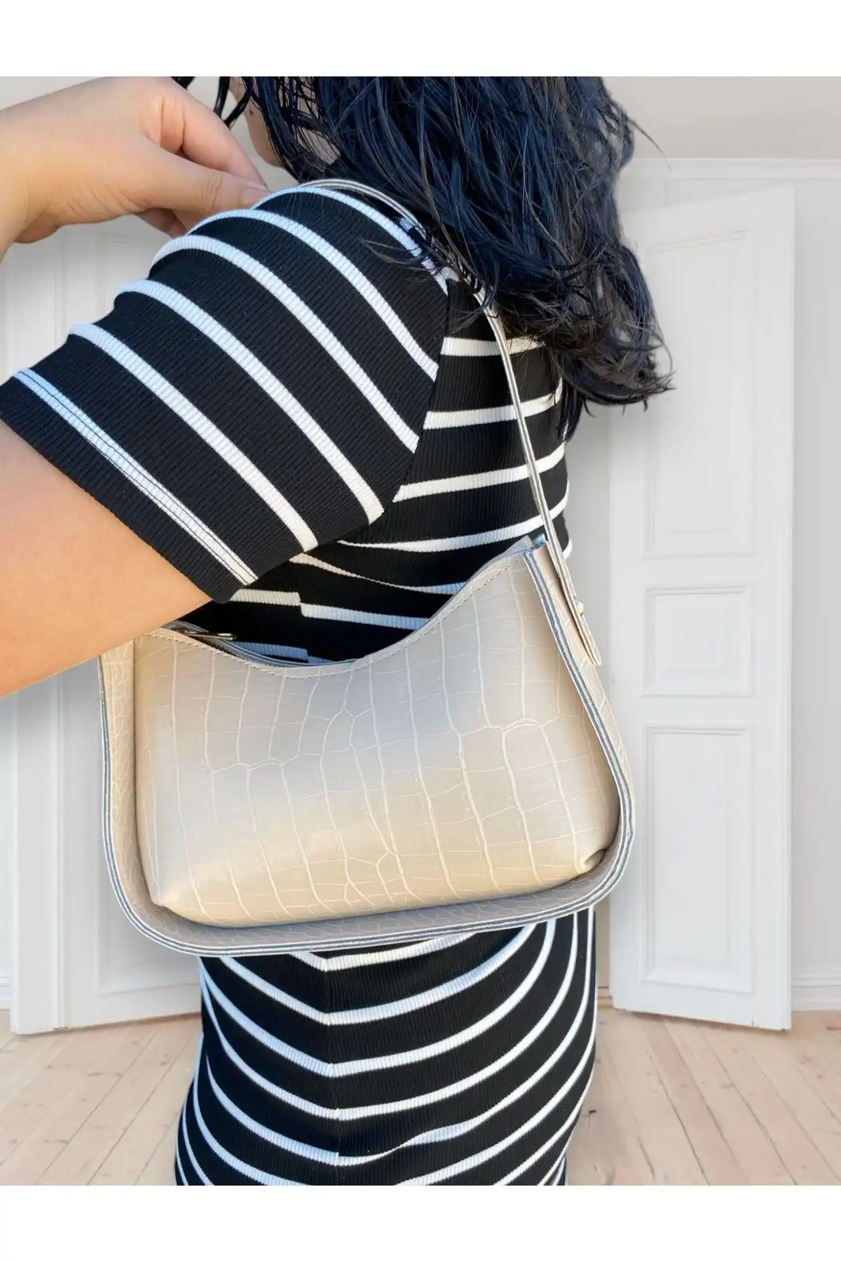 FİASHOP Kroko Desen Baget Çanta ile Günlük Şıklığınızı Yakalayın