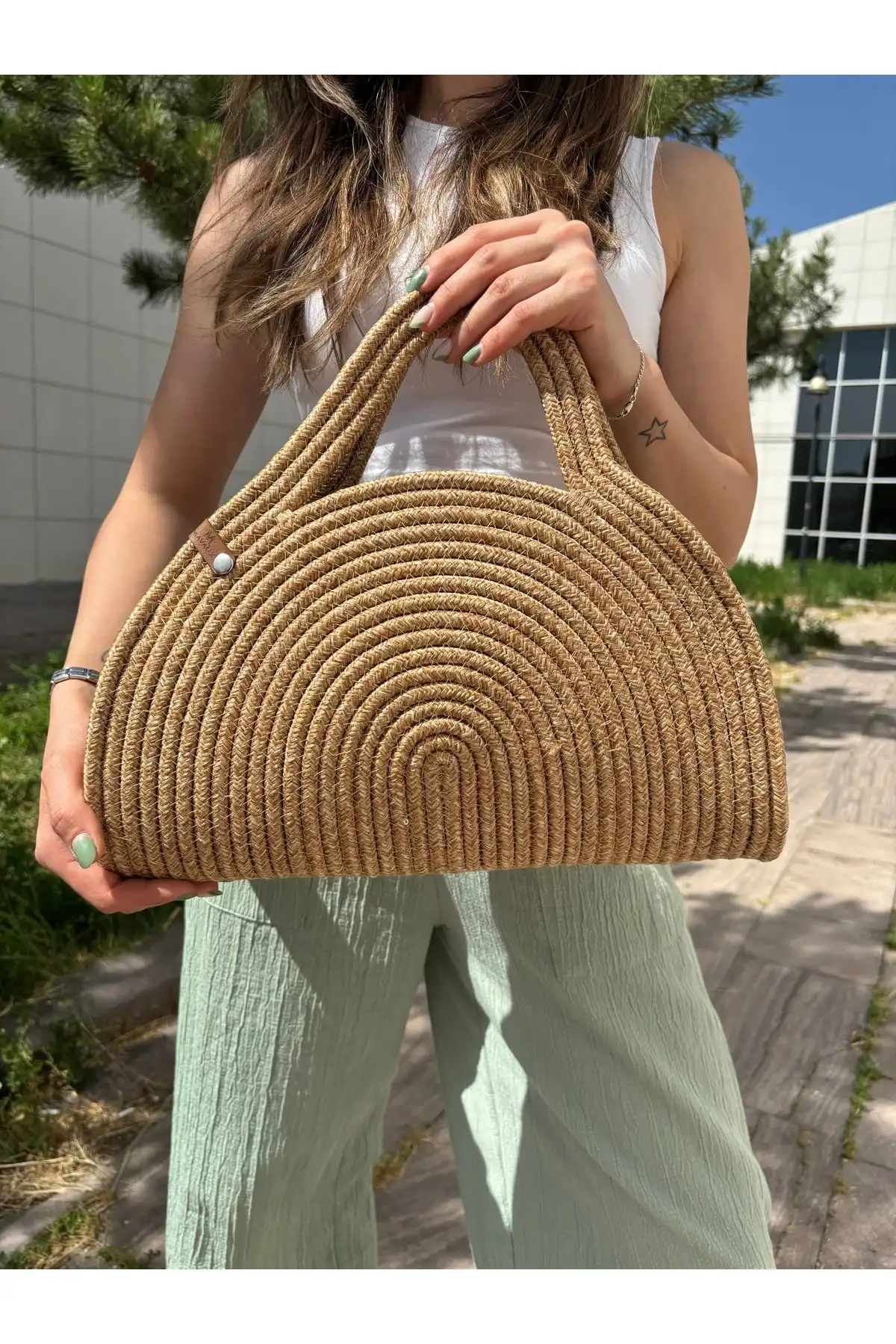 MaVaux Mia Hasır Jüt Clutch Çanta: Şıklık ve Fonksiyonellik Bir Arada